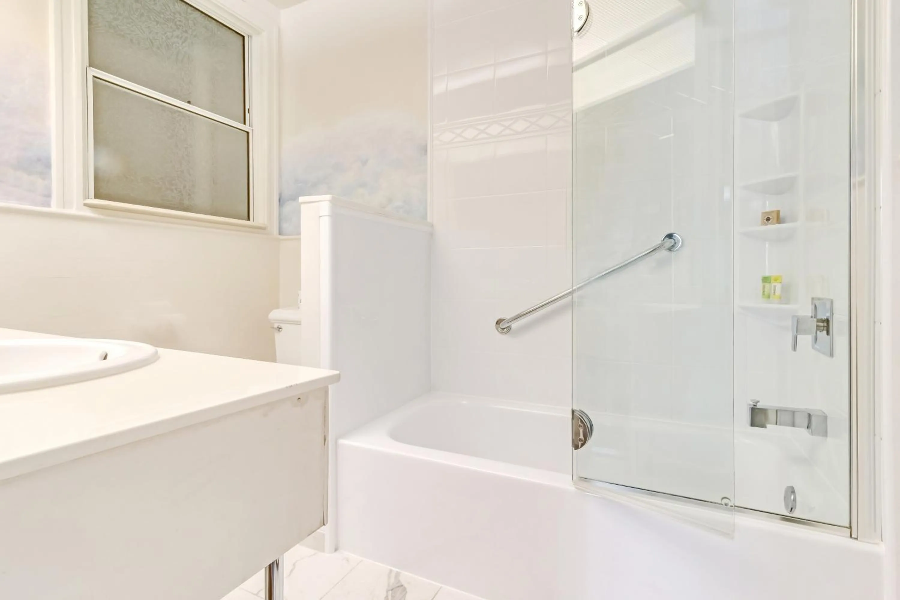 Bathroom in Cornell Hotel de France