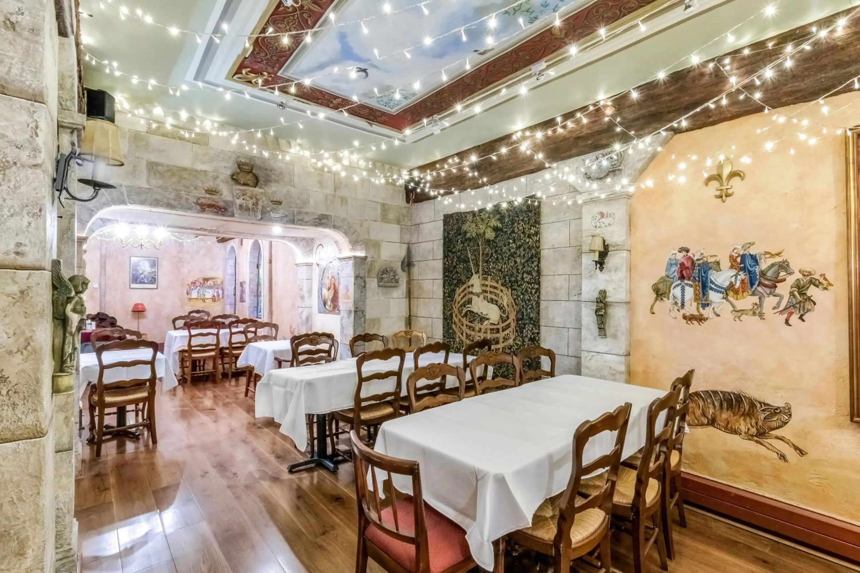 Restaurant/places to eat in Cornell Hotel de France