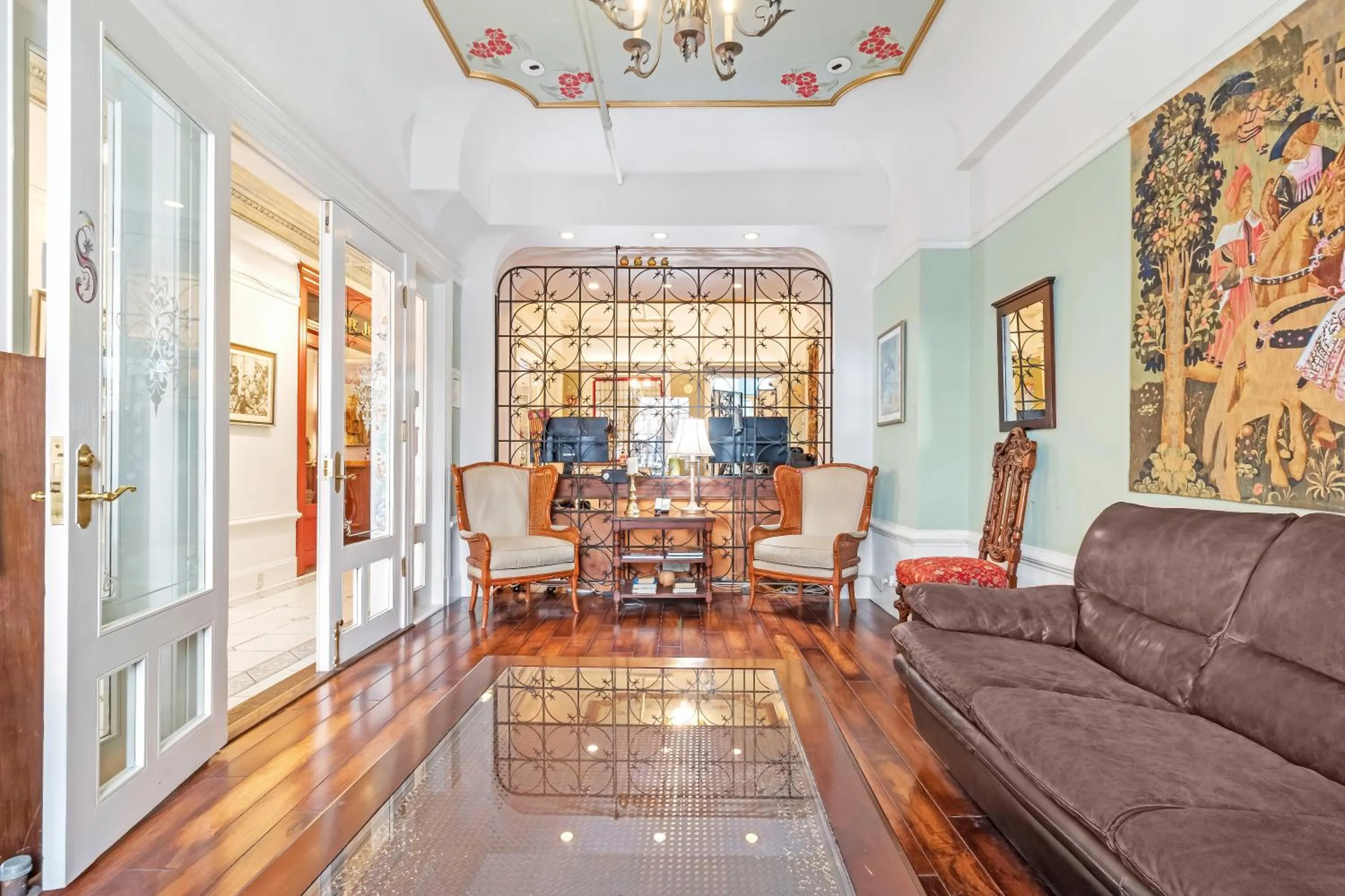 Lobby or reception in Cornell Hotel de France