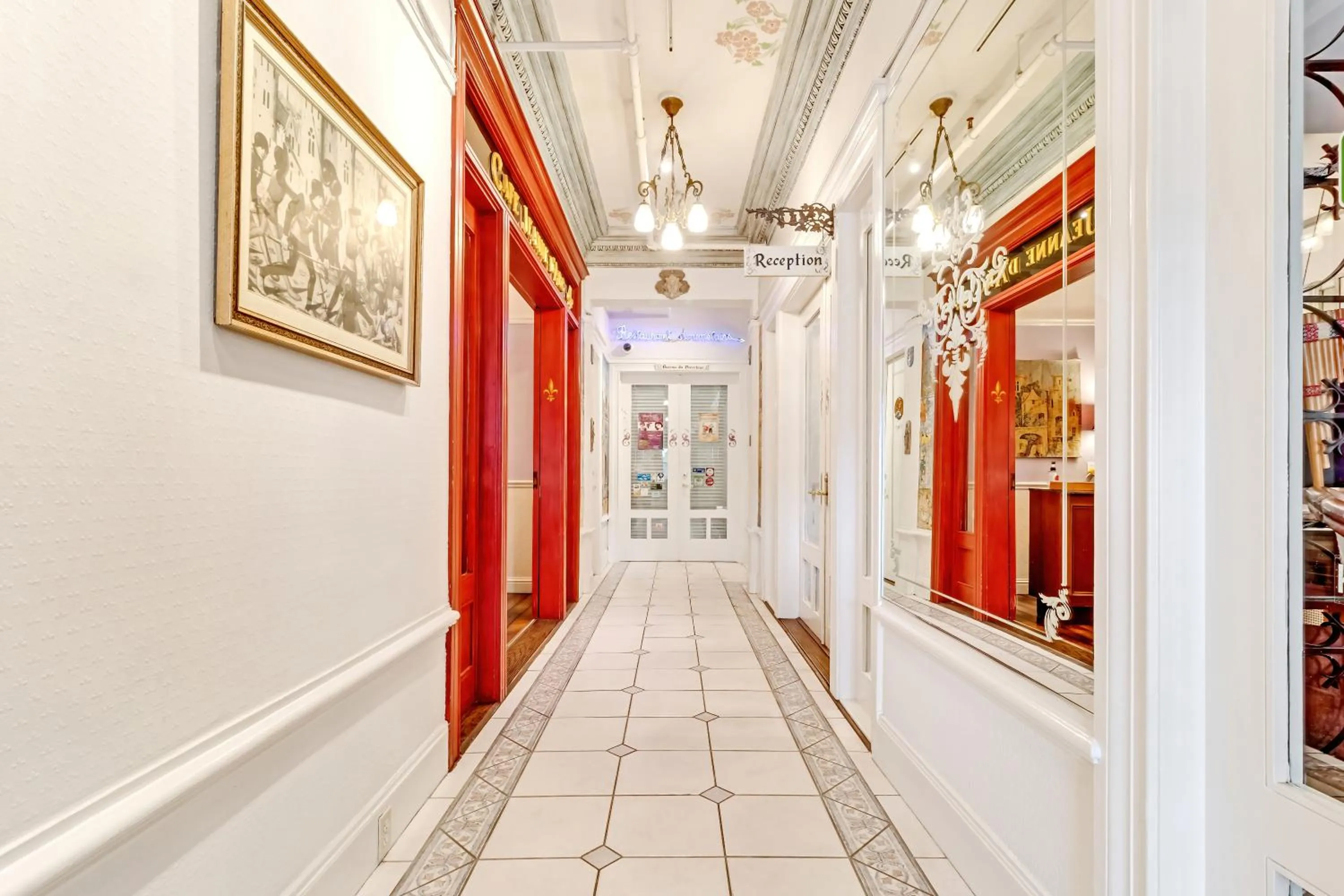 Lobby or reception in Cornell Hotel de France