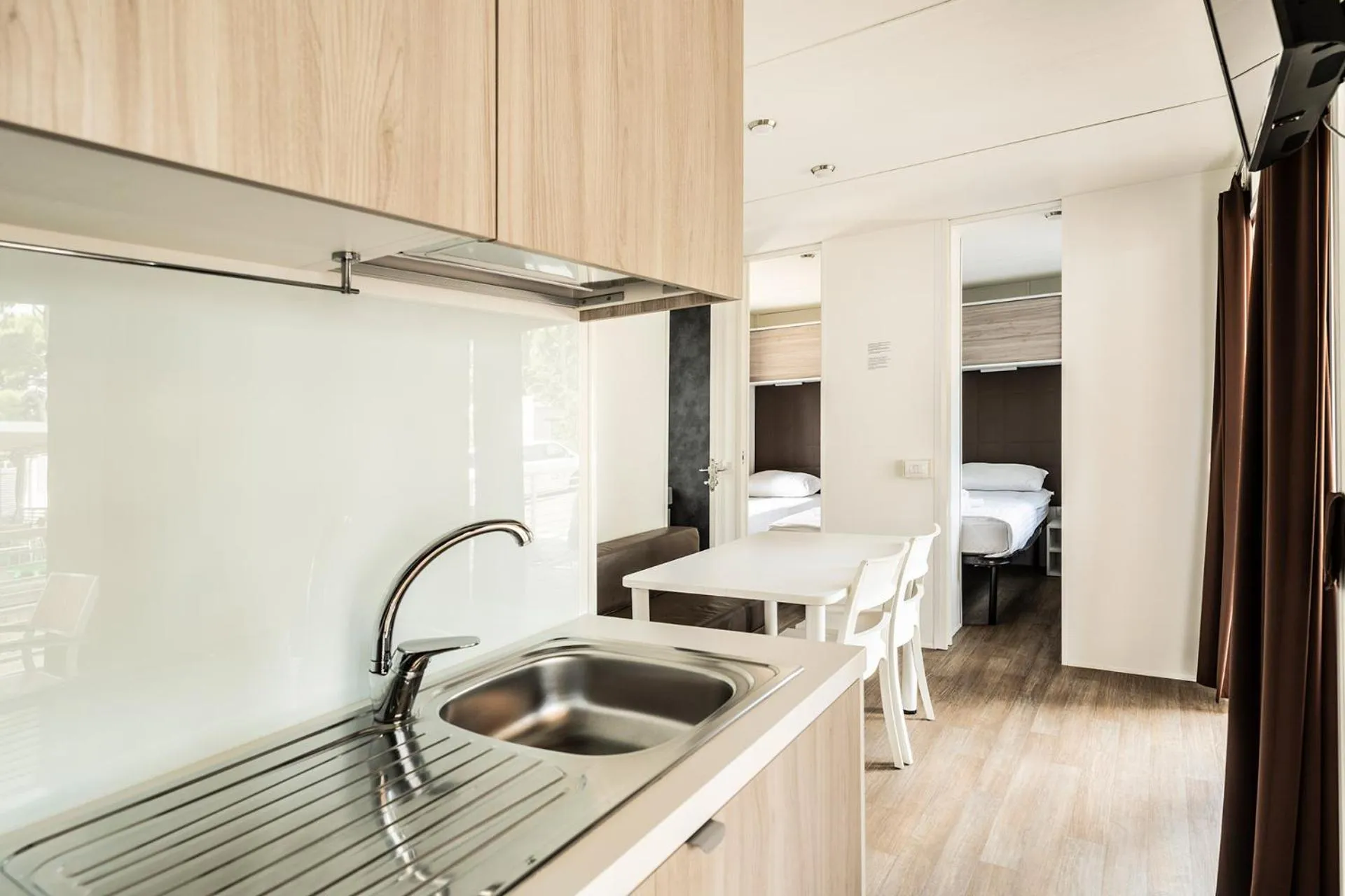 Kitchen or kitchenette, Bed in Zaton Holiday Resort Camping Homes