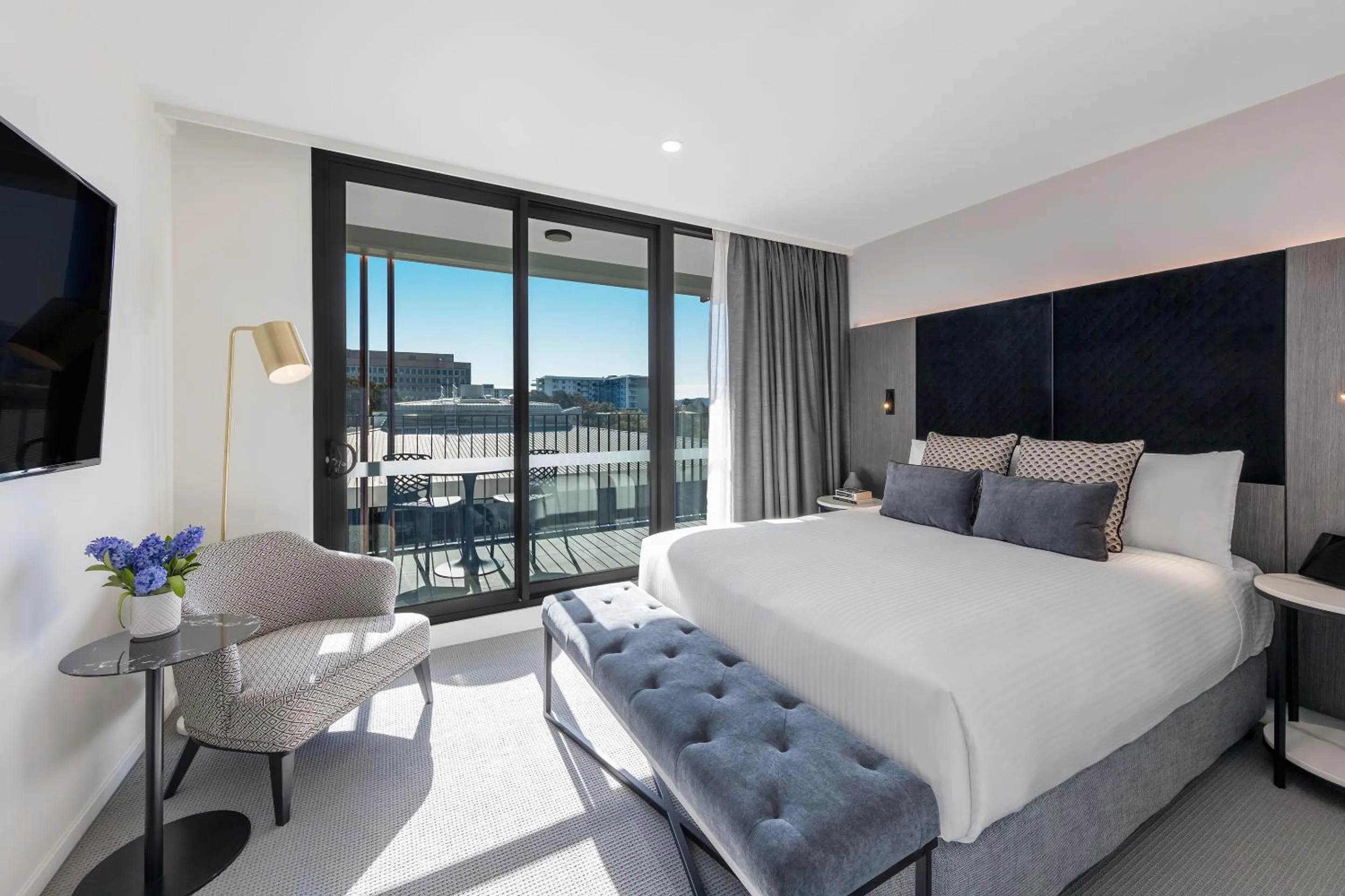 Bedroom, Bed in Deco Hotel Canberra