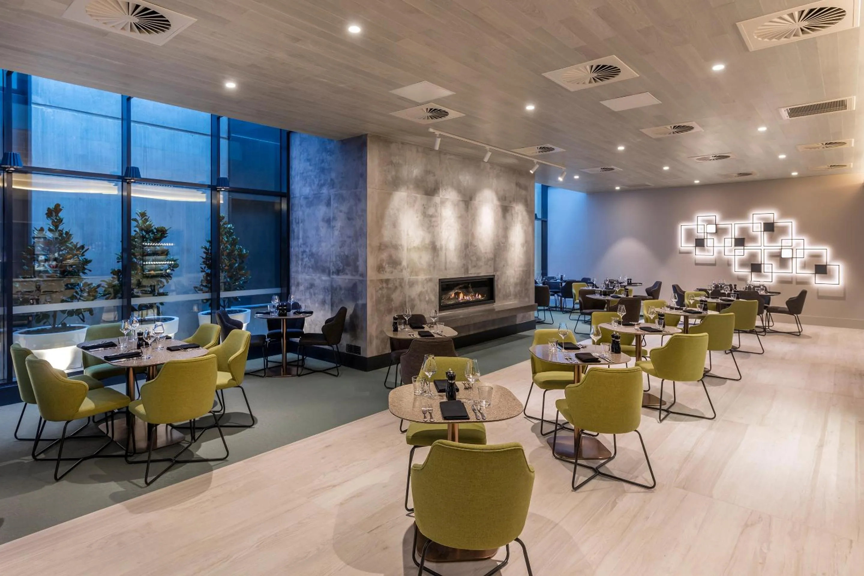 Restaurant/places to eat in Deco Hotel Canberra