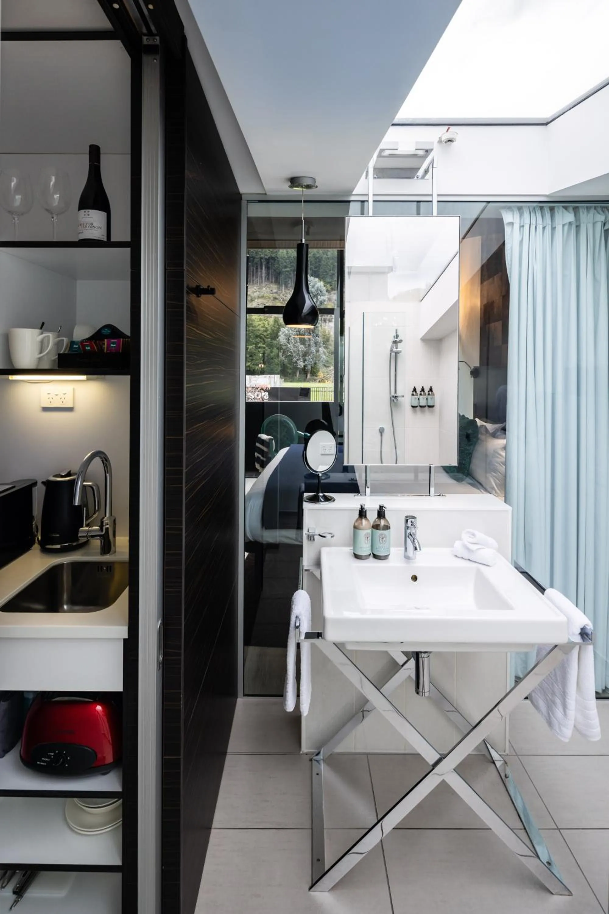 Kitchen or kitchenette in Queenstown Park Boutique Hotel