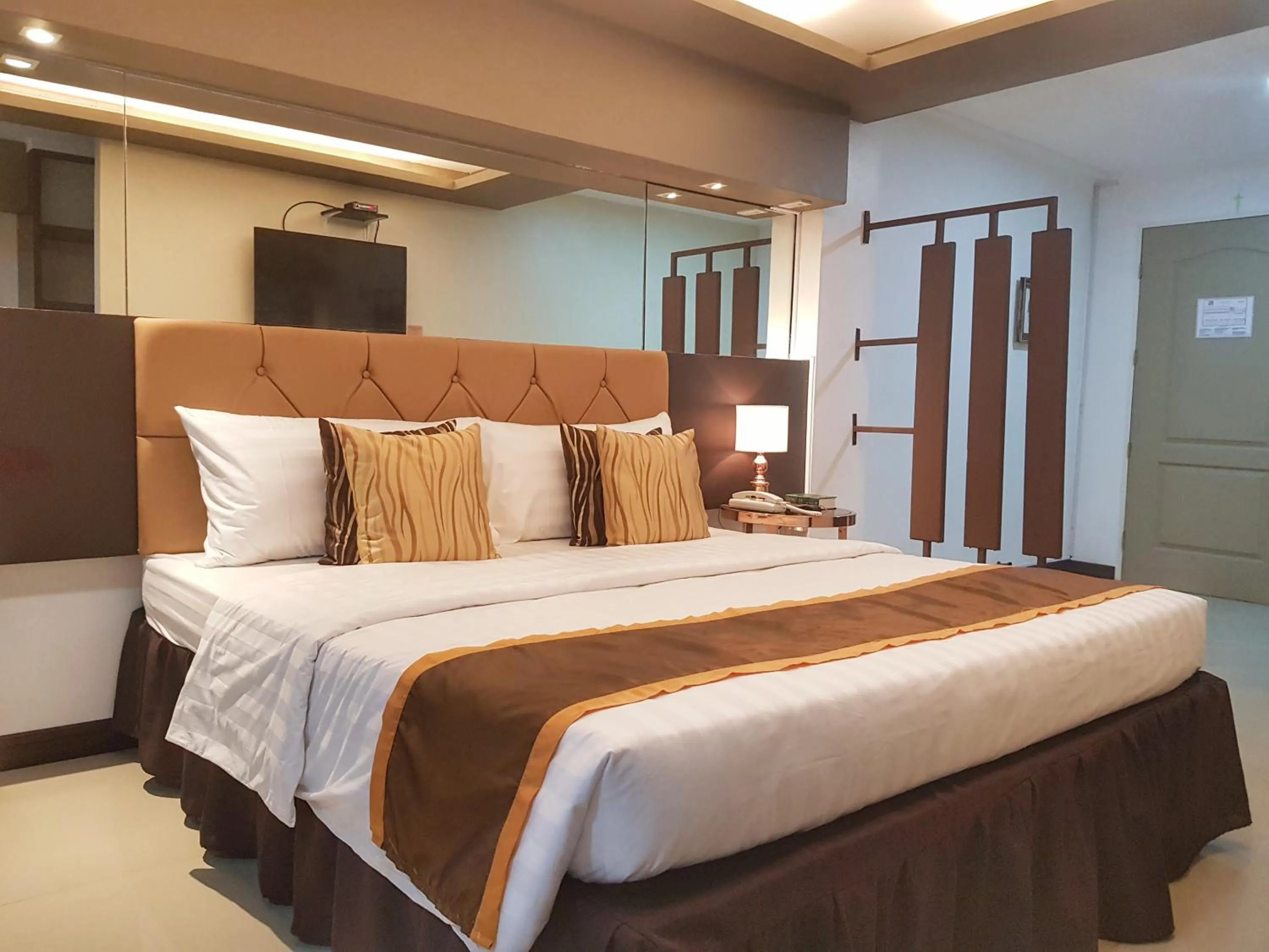 Bedroom, Bed in North Tourist Inn