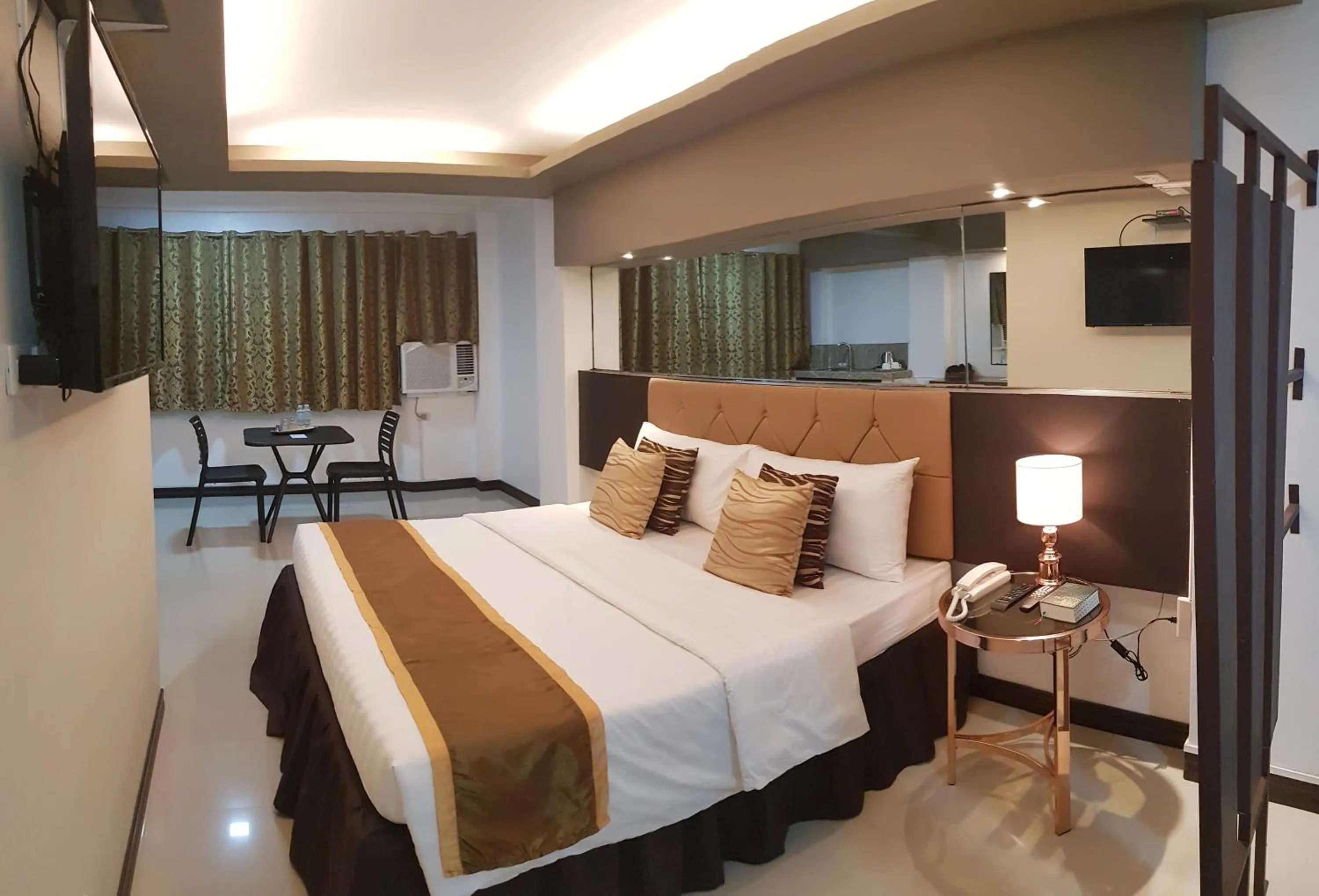 Photo of the whole room, Bed in North Tourist Inn