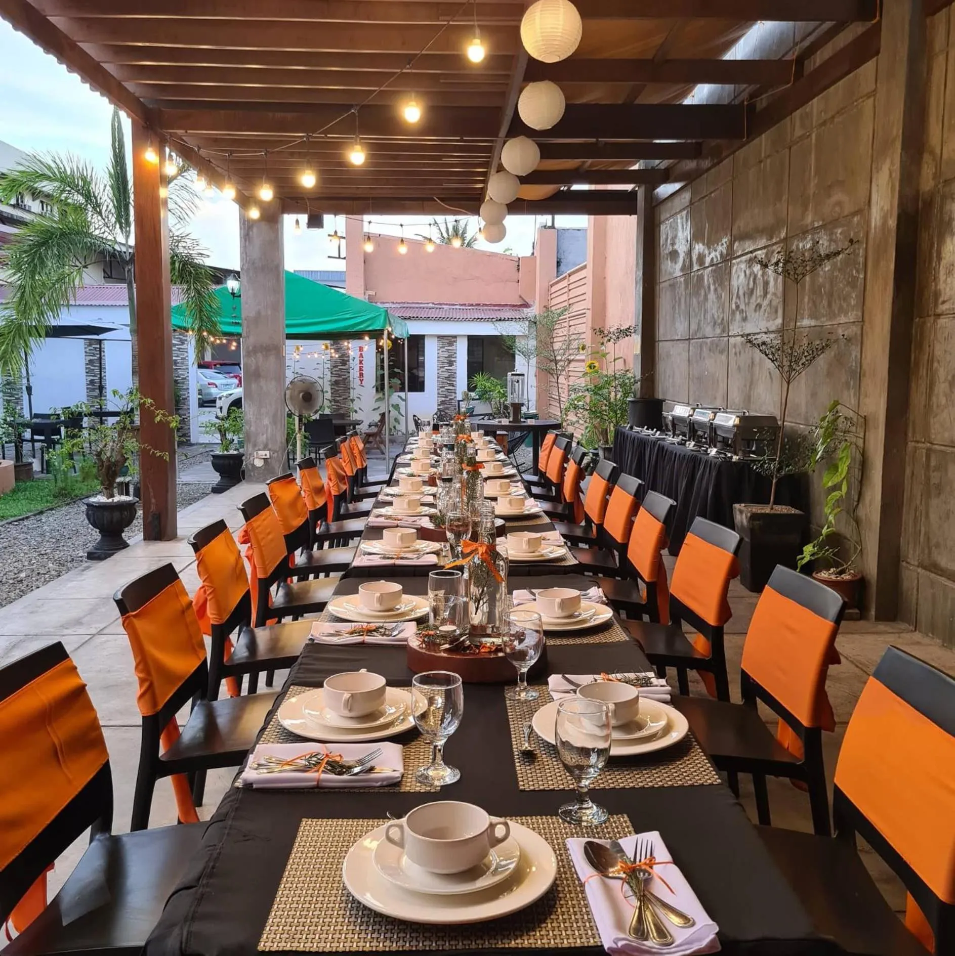 Restaurant/places to eat in North Tourist Inn