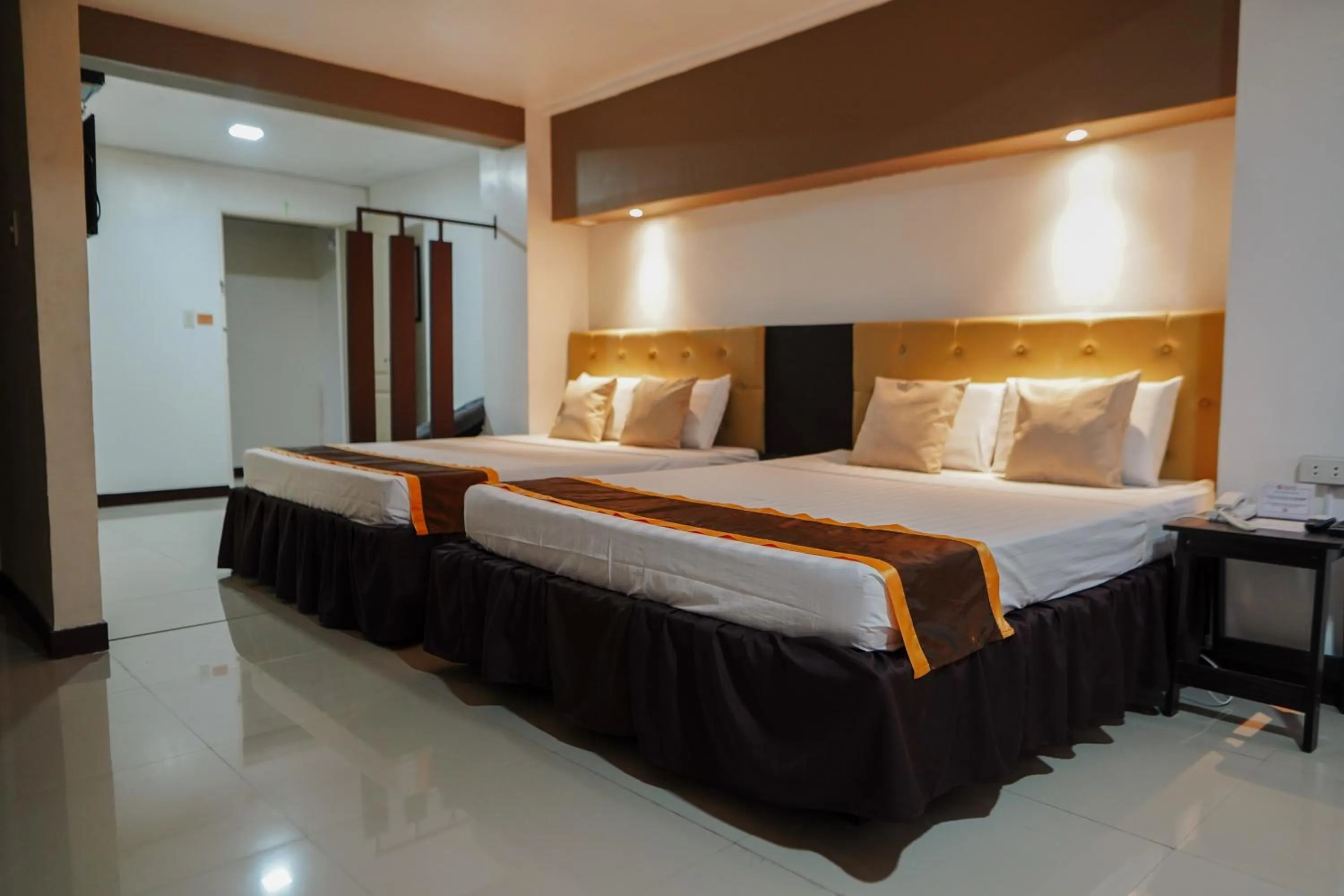 Bed in North Tourist Inn