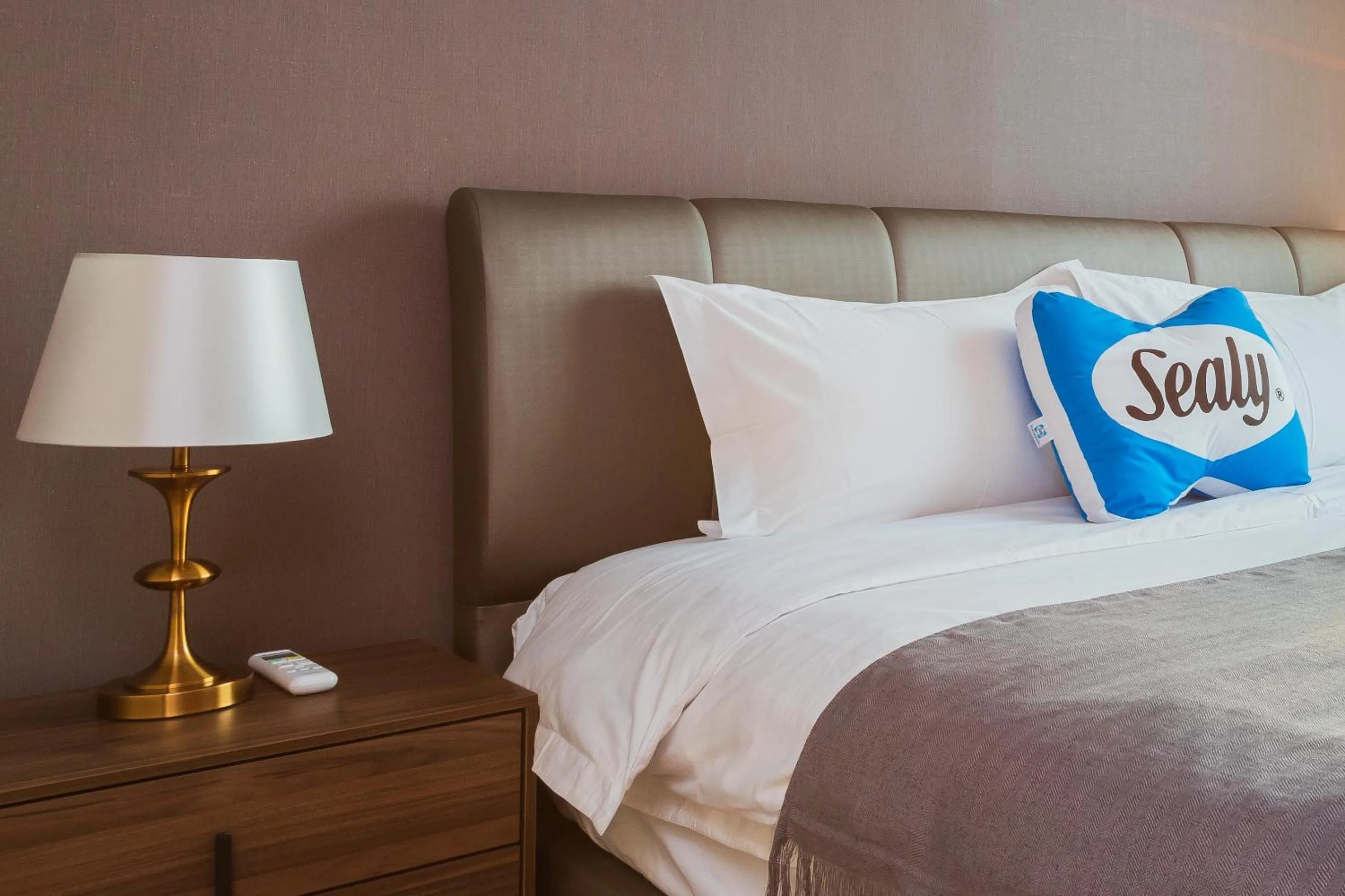 Bed in Lumpini Suite Phetchaburi-Makkasan