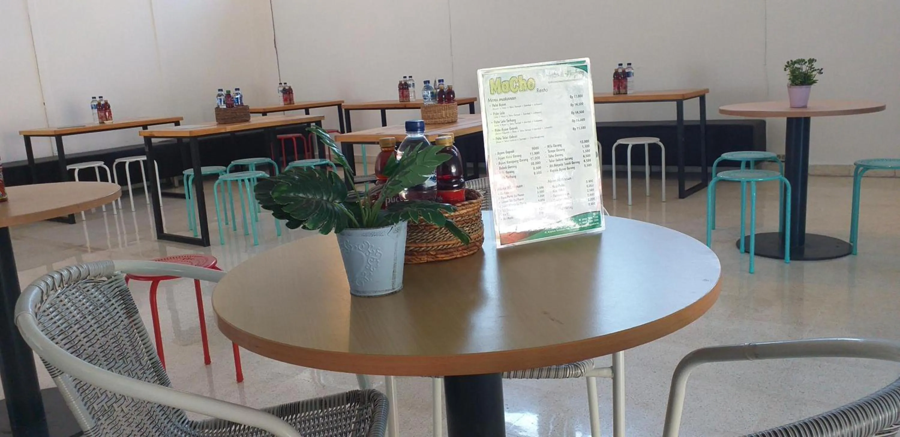 Dining area in Home Addicts Hostel