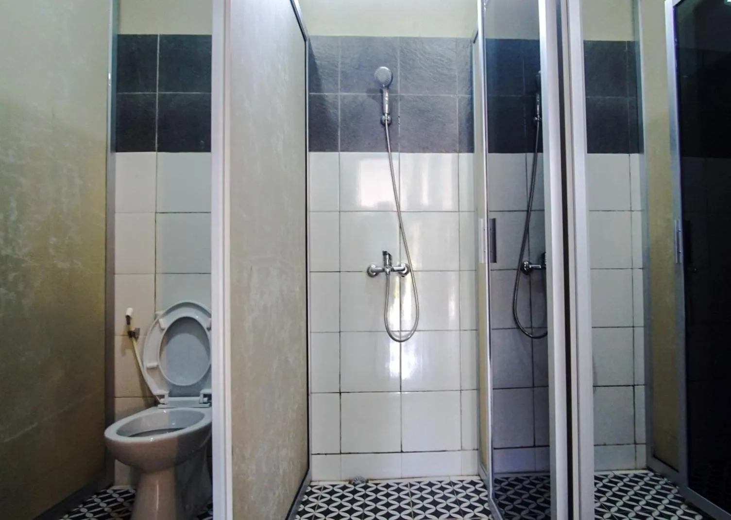 Shower in Home Addicts Hostel