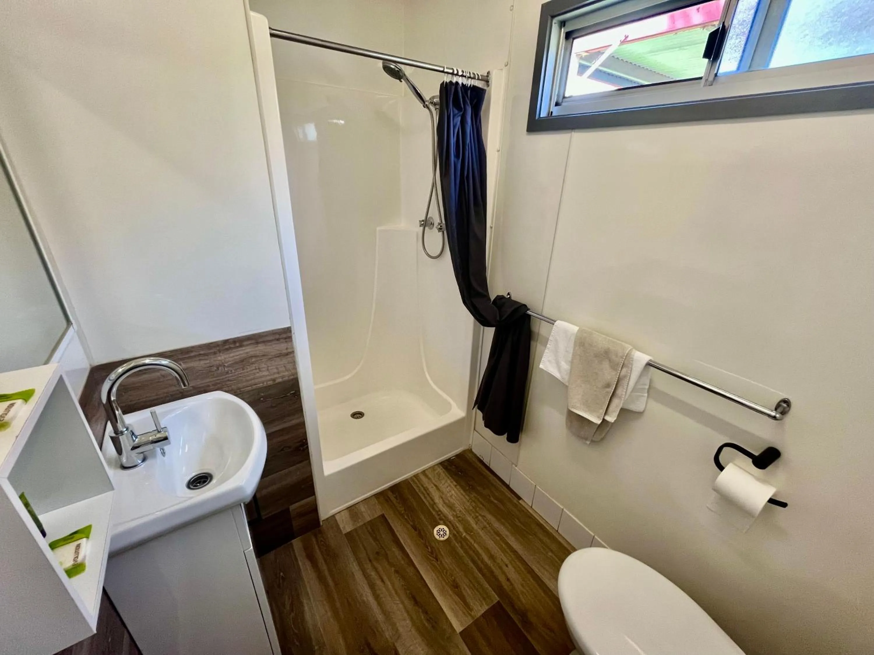 Bathroom in Young Caravan and Tourist Park