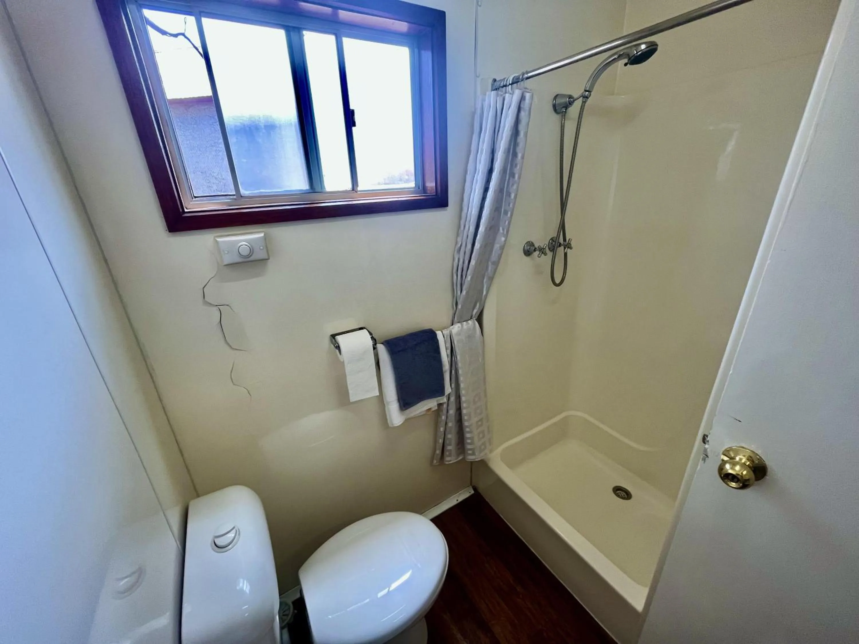 Bathroom in Young Caravan and Tourist Park