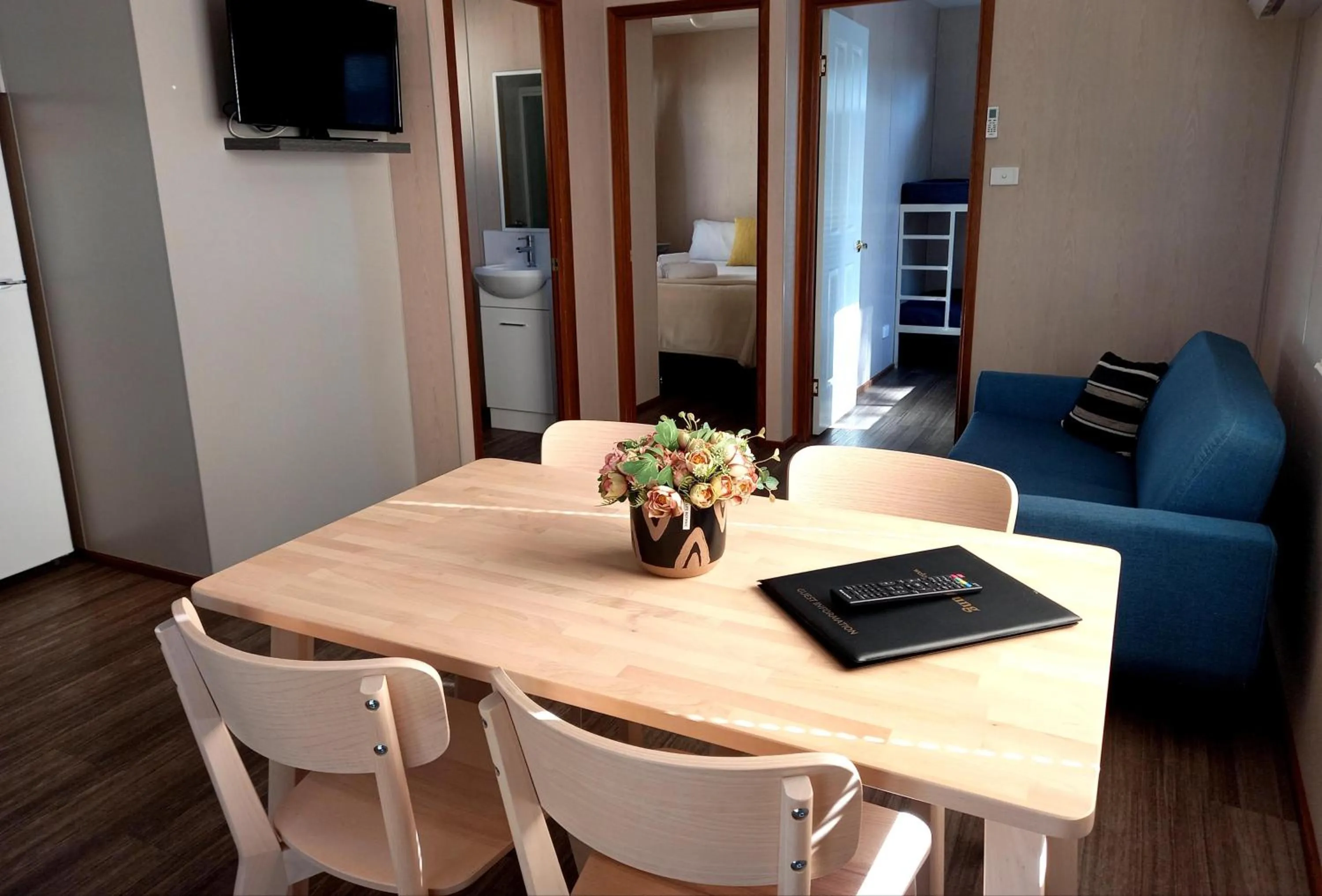 Kitchen or kitchenette in Young Caravan and Tourist Park