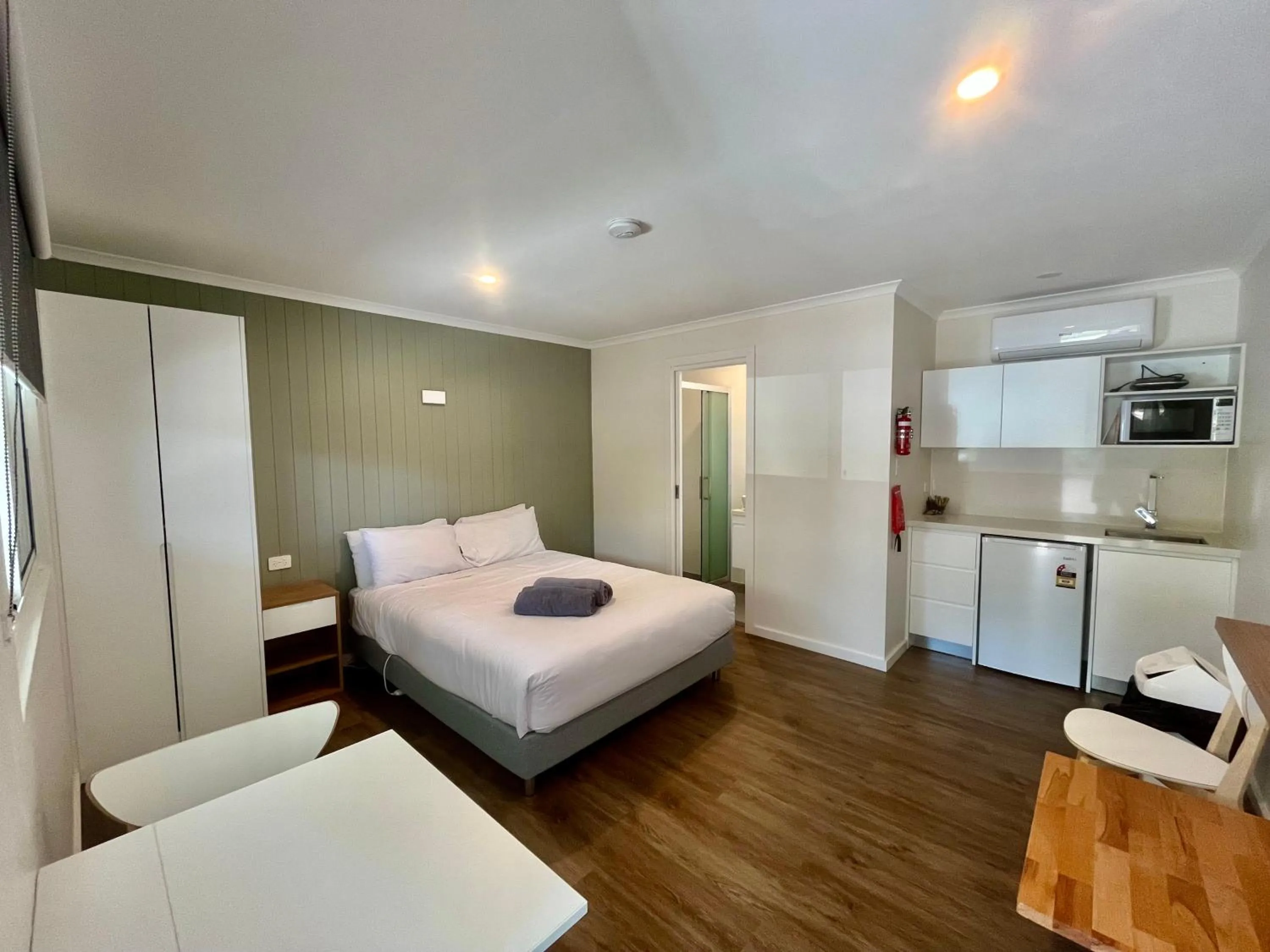 Bedroom, Bed in Young Caravan and Tourist Park