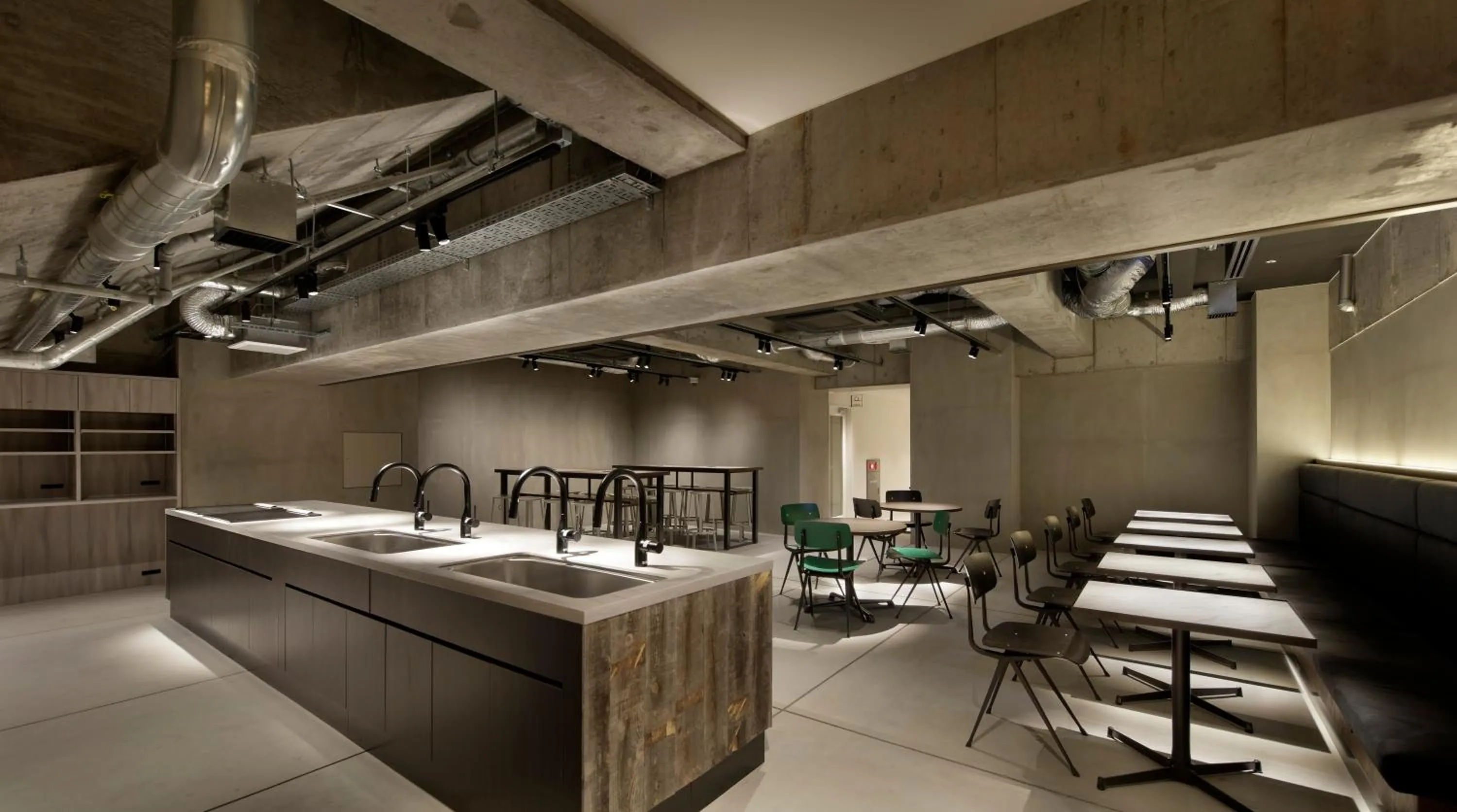 Communal kitchen in TUNE STAY KYOTO