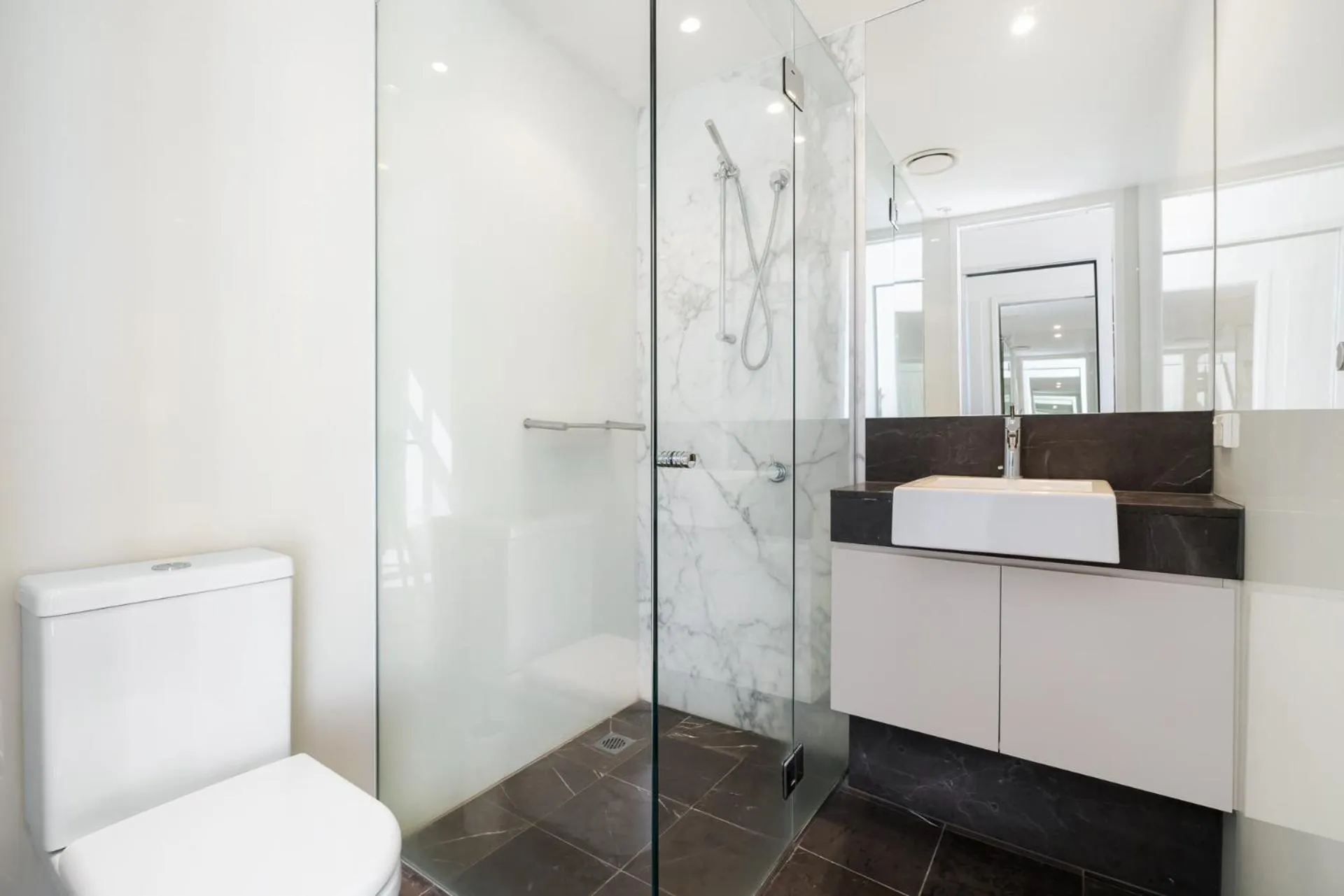 Artique Surfers Paradise - Official