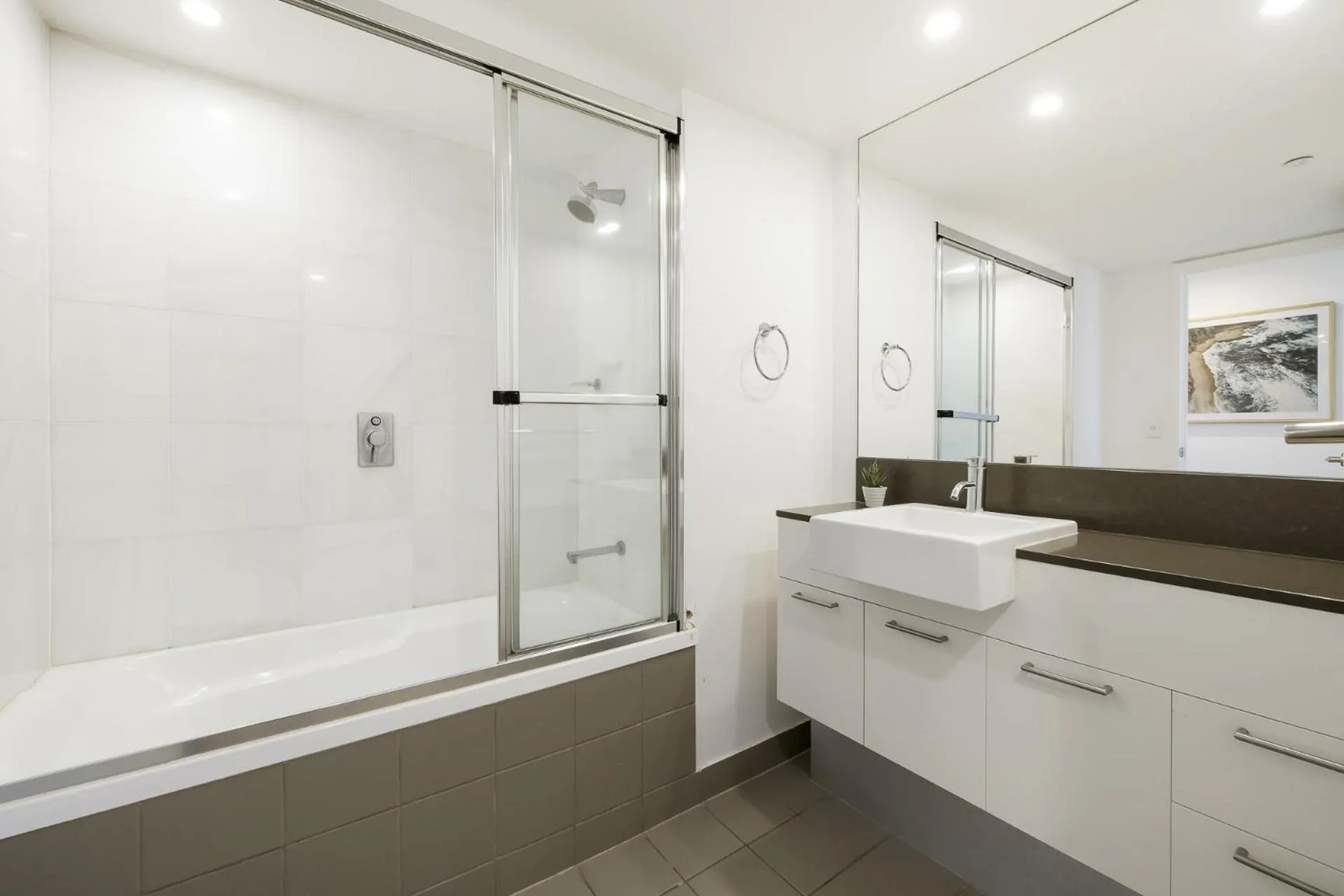 Artique Surfers Paradise - Official