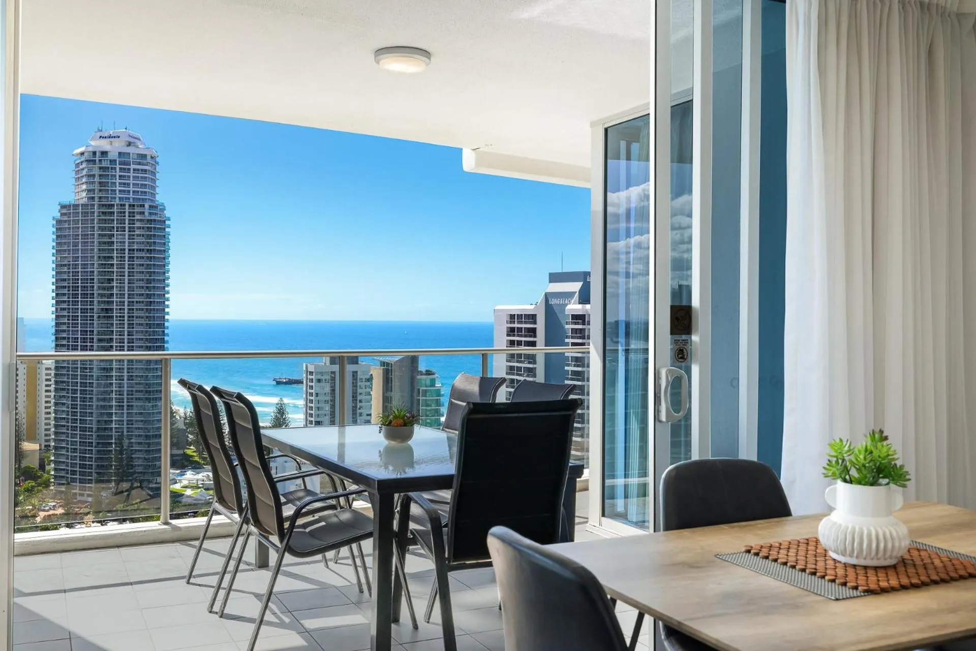 Artique Surfers Paradise - Official