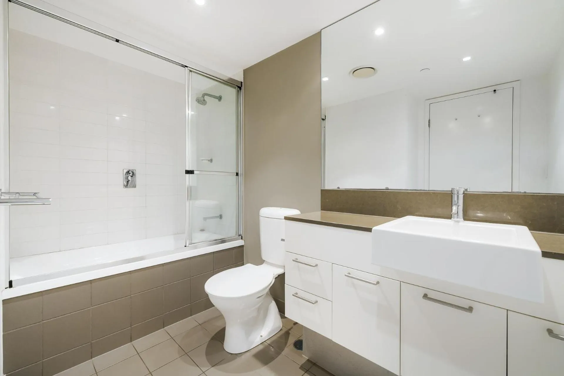 Artique Surfers Paradise - Official