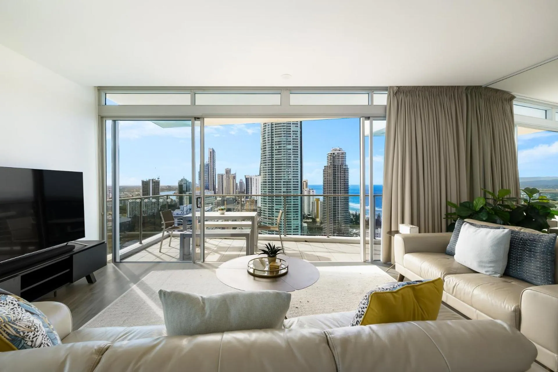 Artique Surfers Paradise - Official