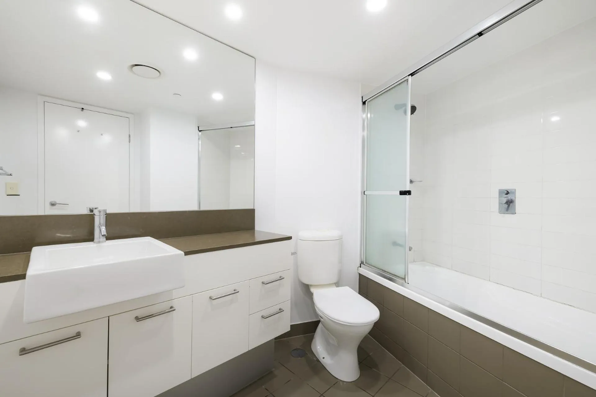 Artique Surfers Paradise - Official