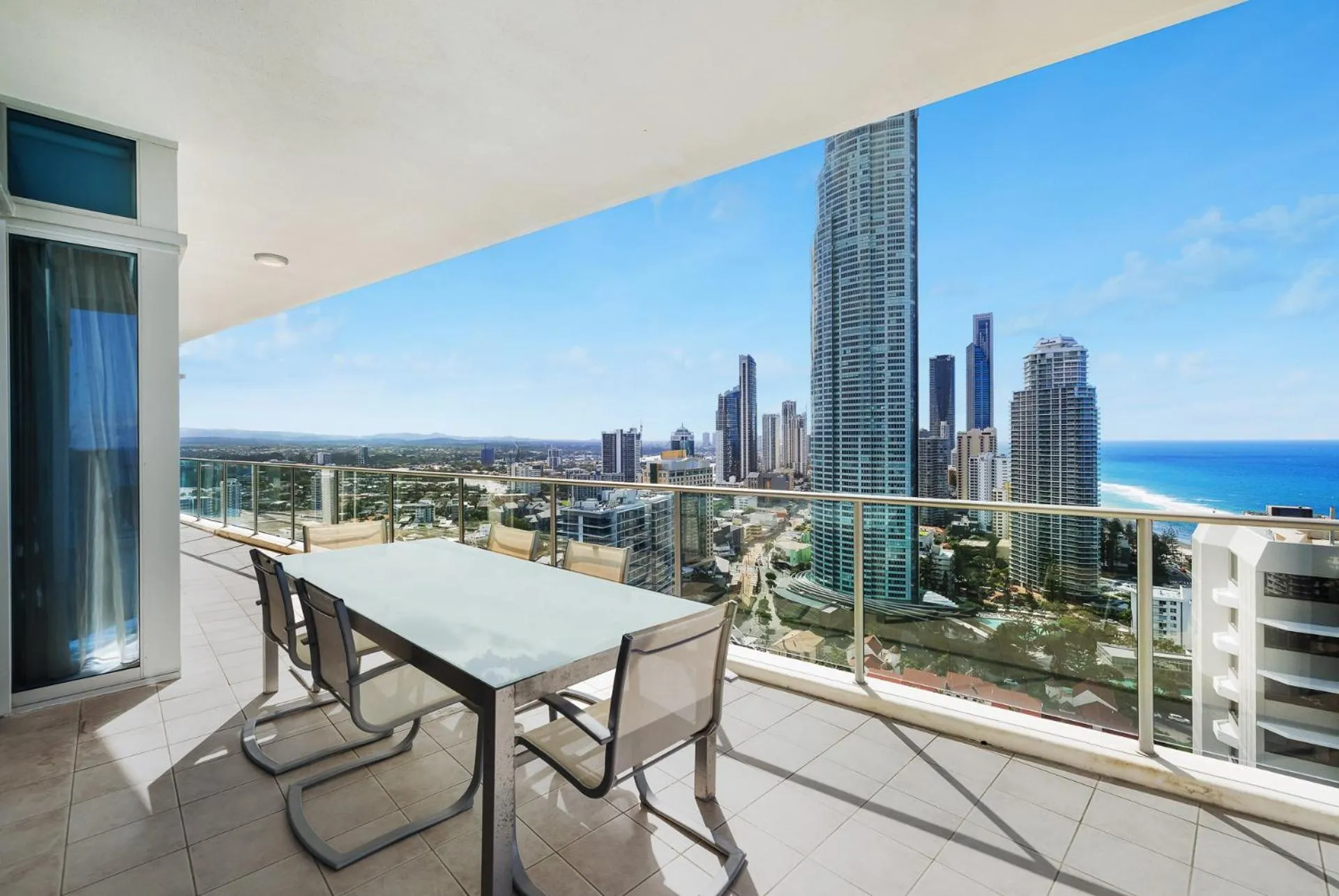 Artique Surfers Paradise - Official