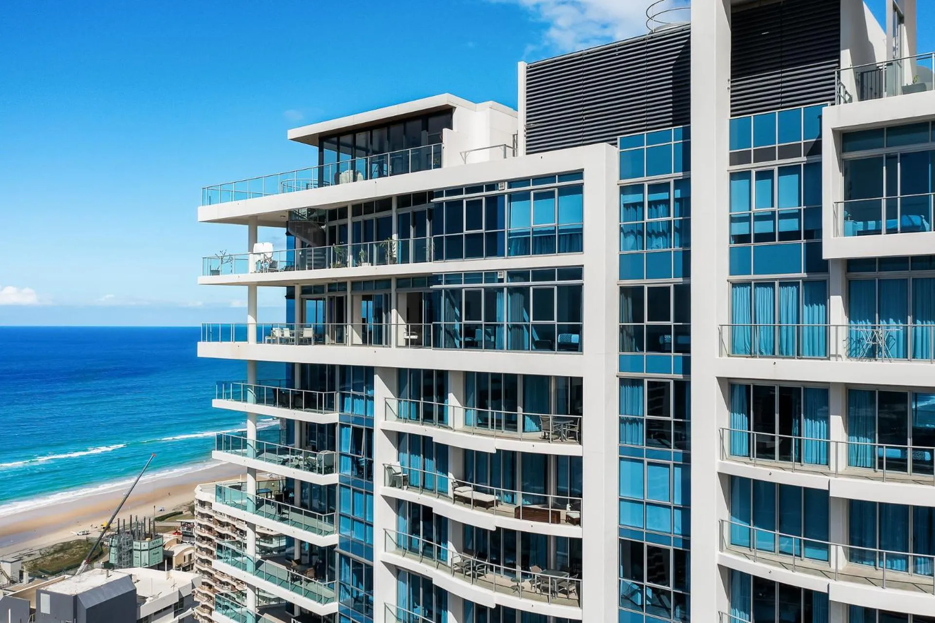 Artique Surfers Paradise - Official