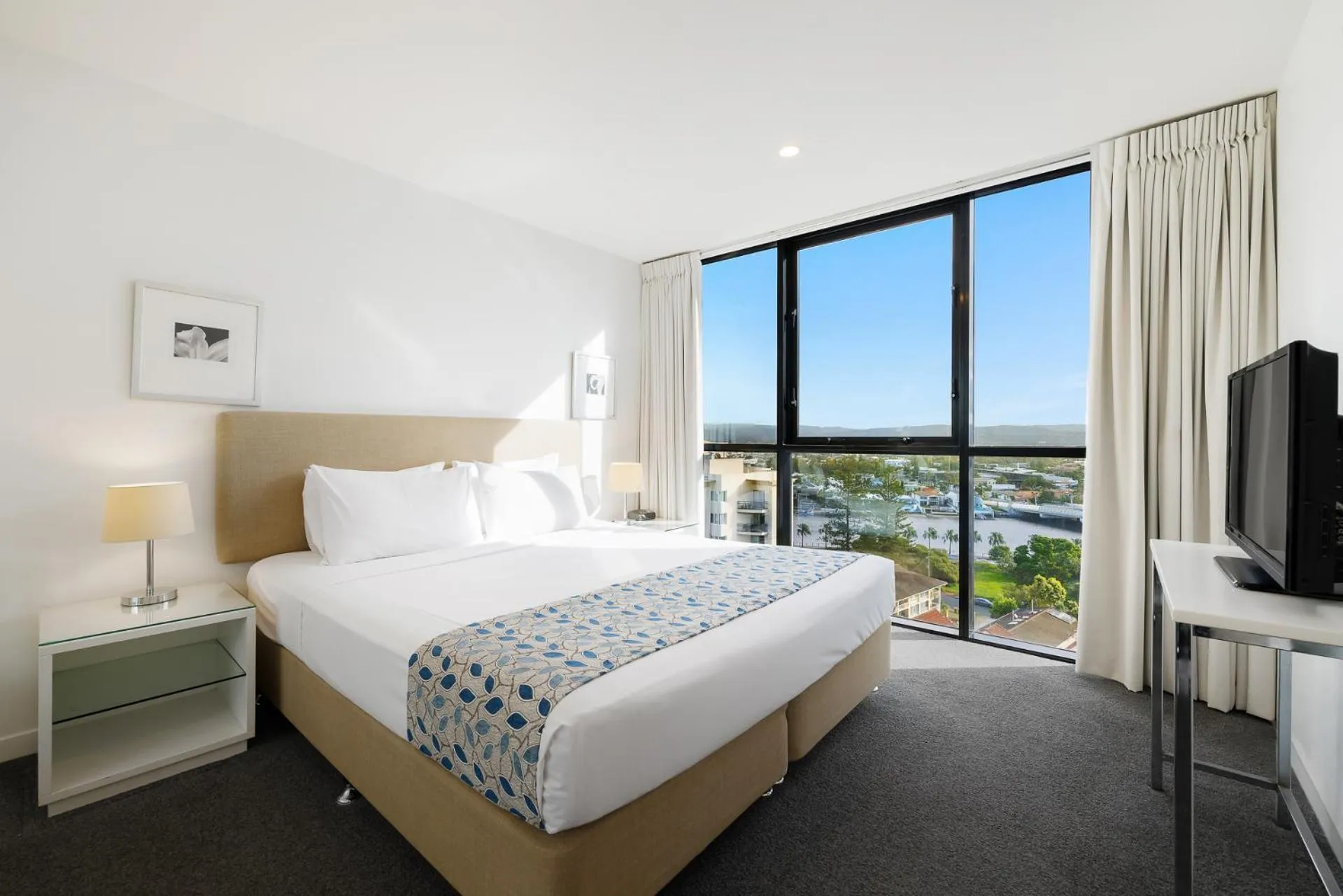 Bed in Artique Surfers Paradise - Official