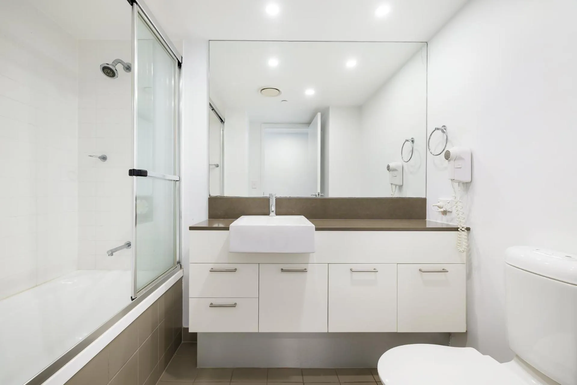 Artique Surfers Paradise - Official