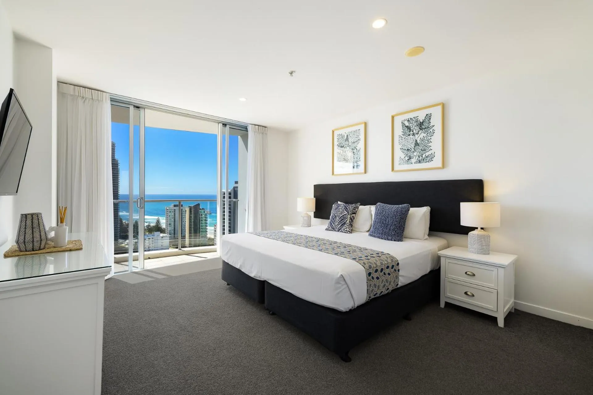 Bed in Artique Surfers Paradise - Official