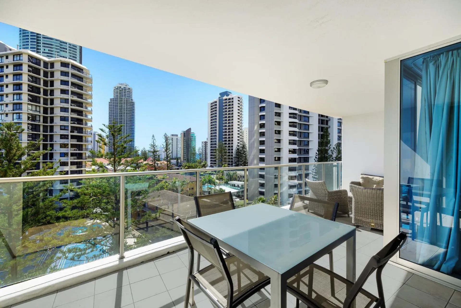 Artique Surfers Paradise - Official