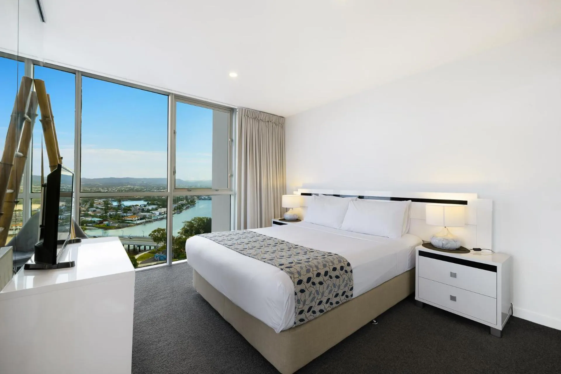 Bed in Artique Surfers Paradise - Official