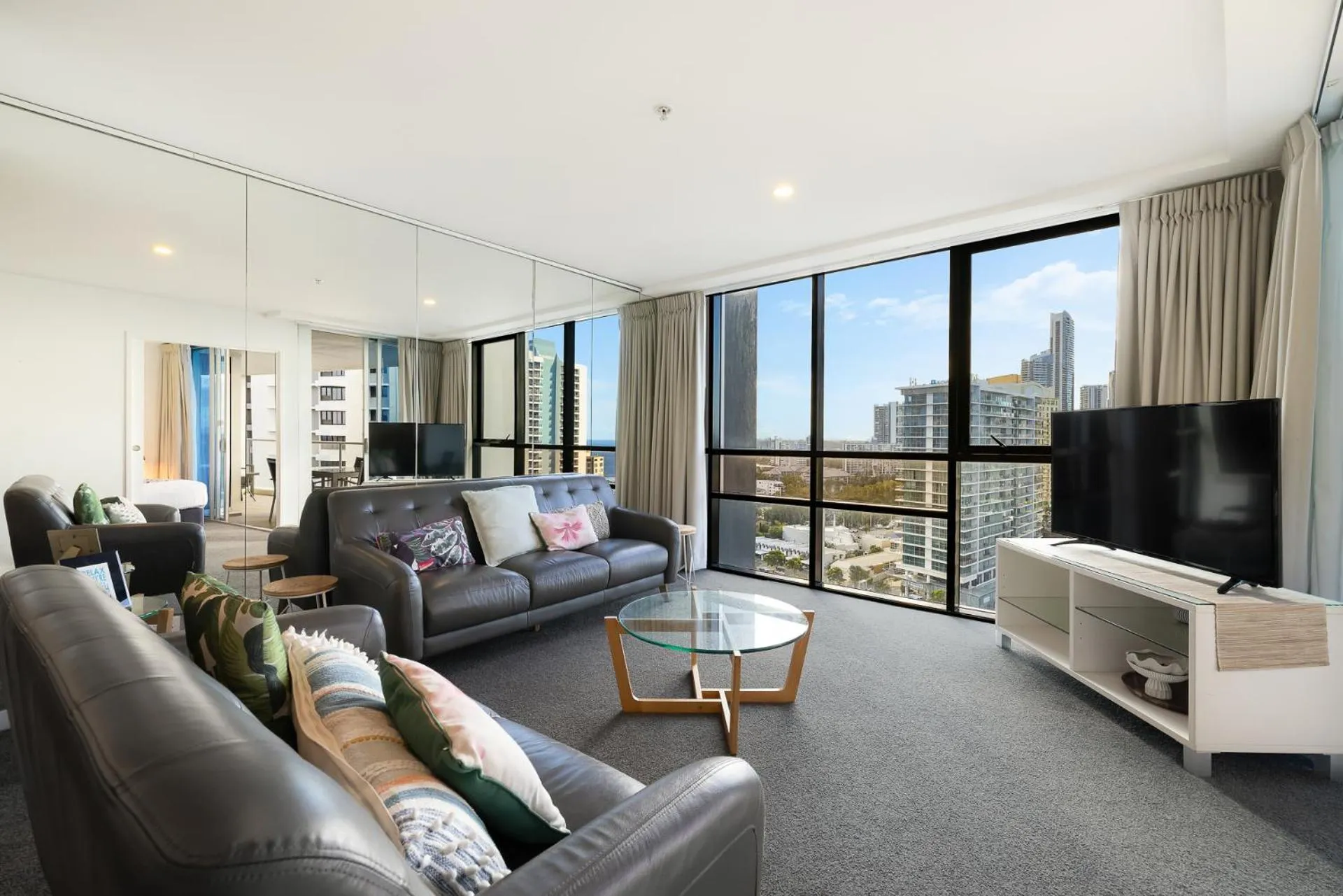 Artique Surfers Paradise - Official