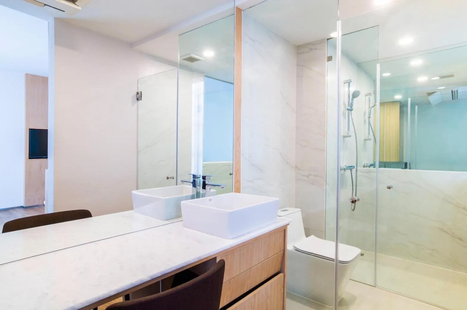 Shower in Artino Hotel Silom