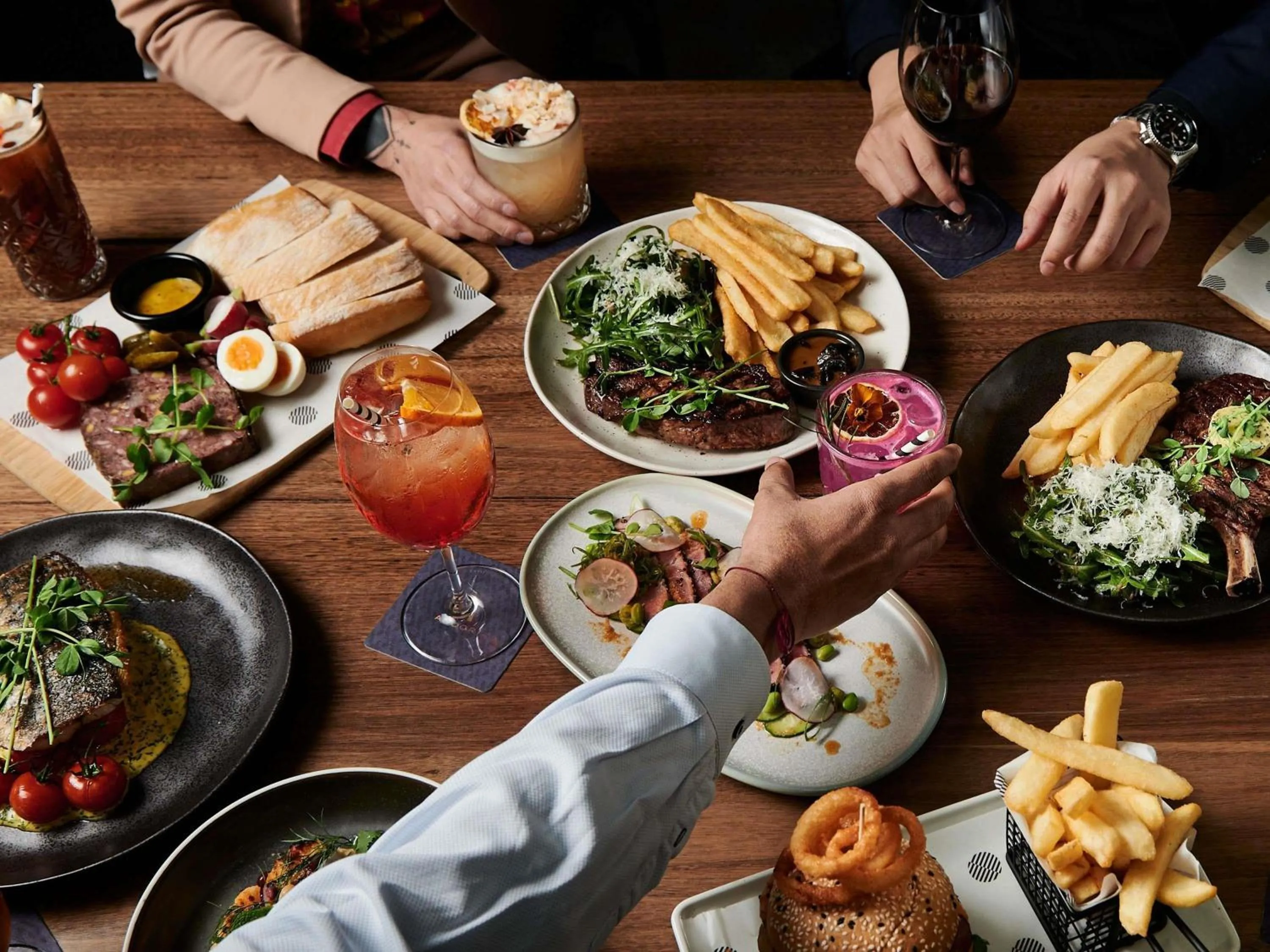 Lounge or bar in Pullman Melbourne Albert Park