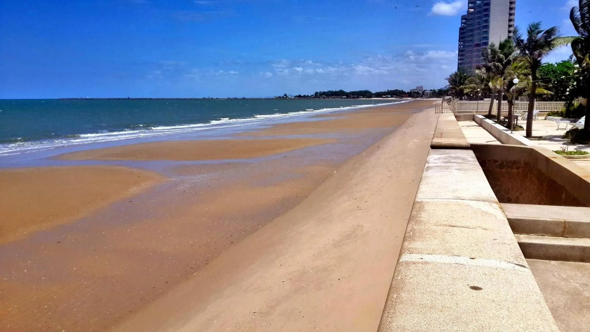 Baan Talay Samran 4 Bedrooms Villa with Beach and 3 pools