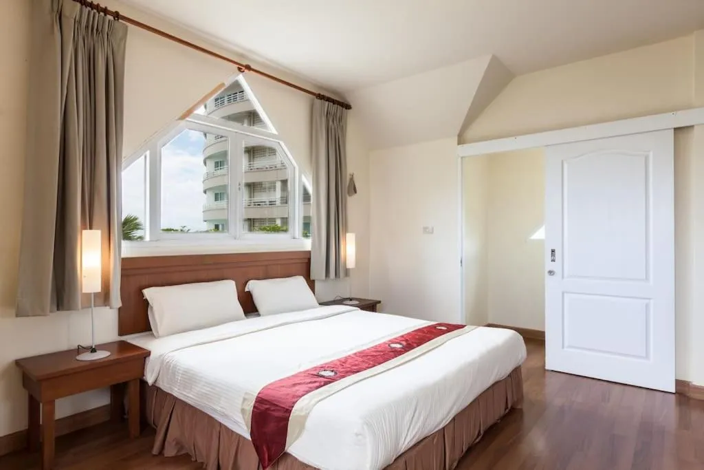 Bed in Baan Talay Samran 4 Bedrooms Villa with Beach and 3 pools