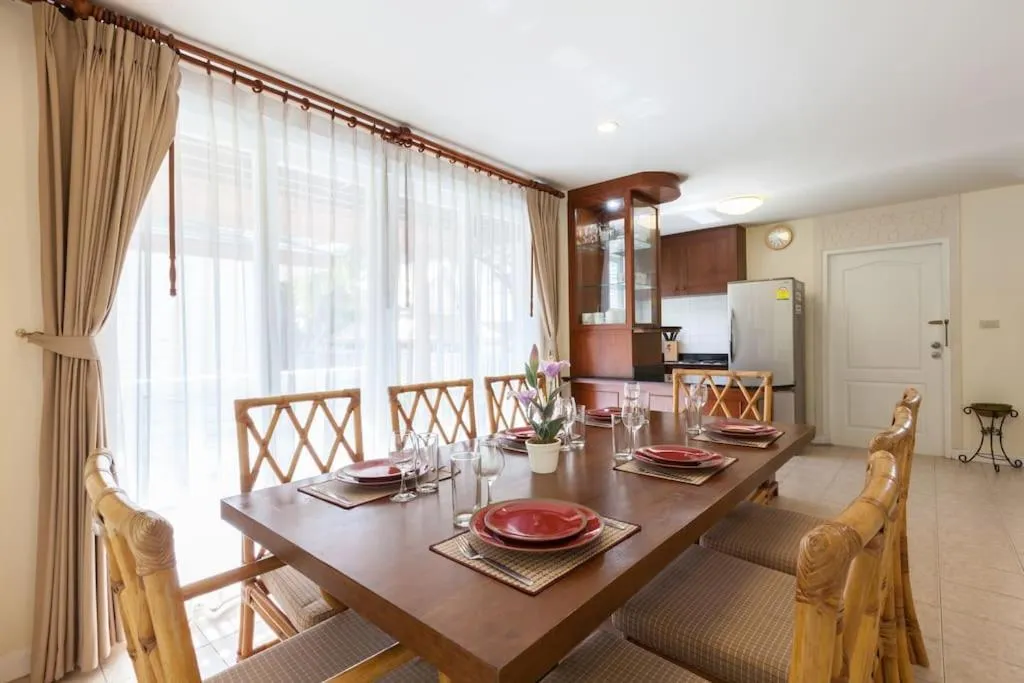 Baan Talay Samran 4 Bedrooms Villa with Beach and 3 pools