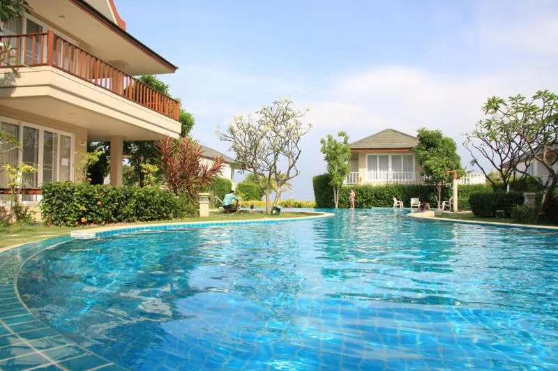 Swimming pool in Baan Talay Samran 4 Bedrooms Villa with Beach and 3 pools