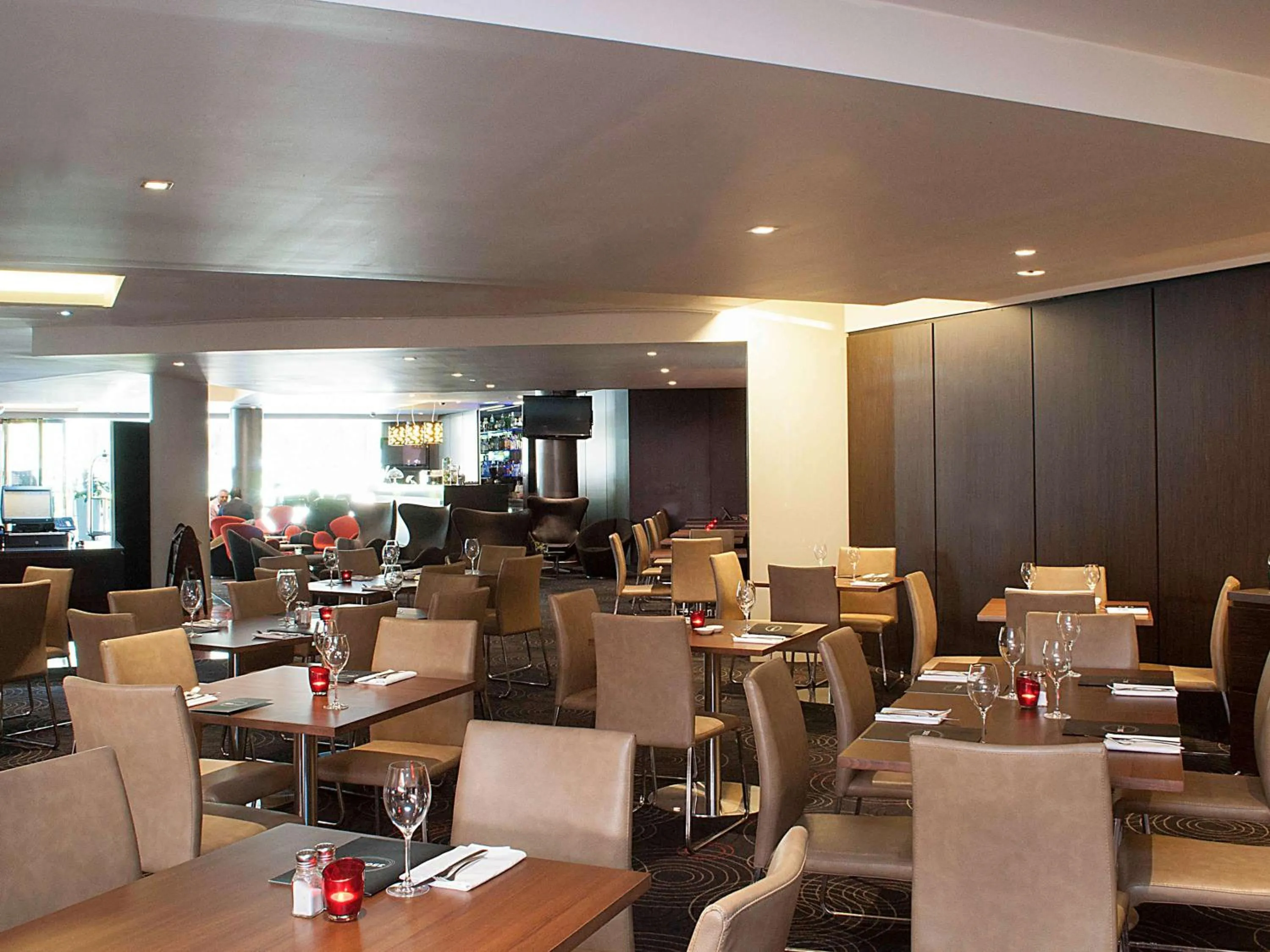 Restaurant/places to eat in Novotel Sydney Parramatta