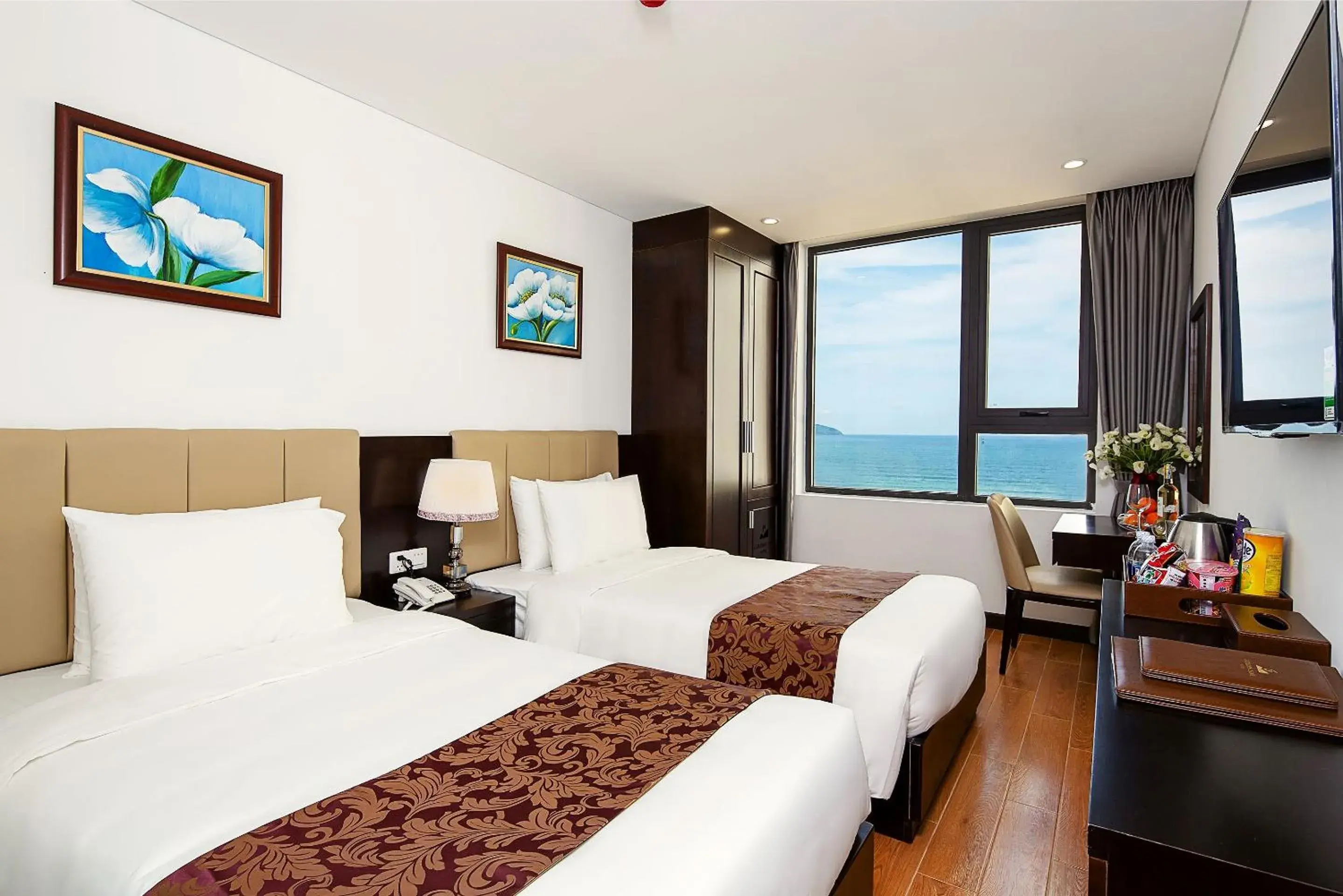 Superior Twin Room with Sea View in Golden Line Hotel Danang Superior Twin Room with Sea View in Golden Line Hotel Danang