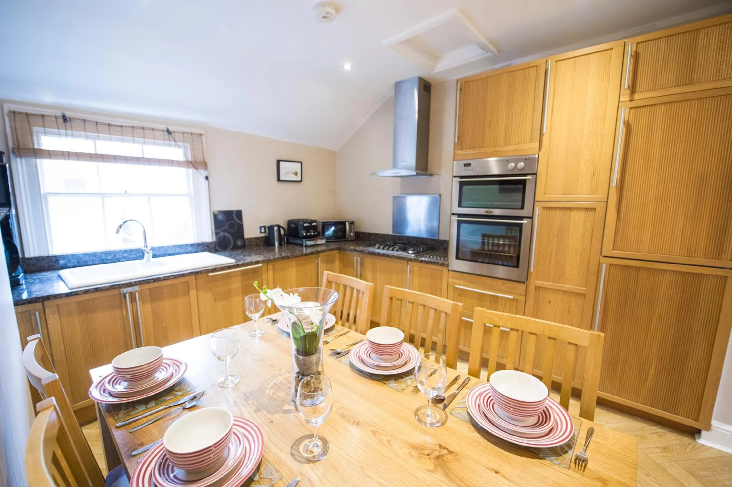 Dining area in Chester Apartments