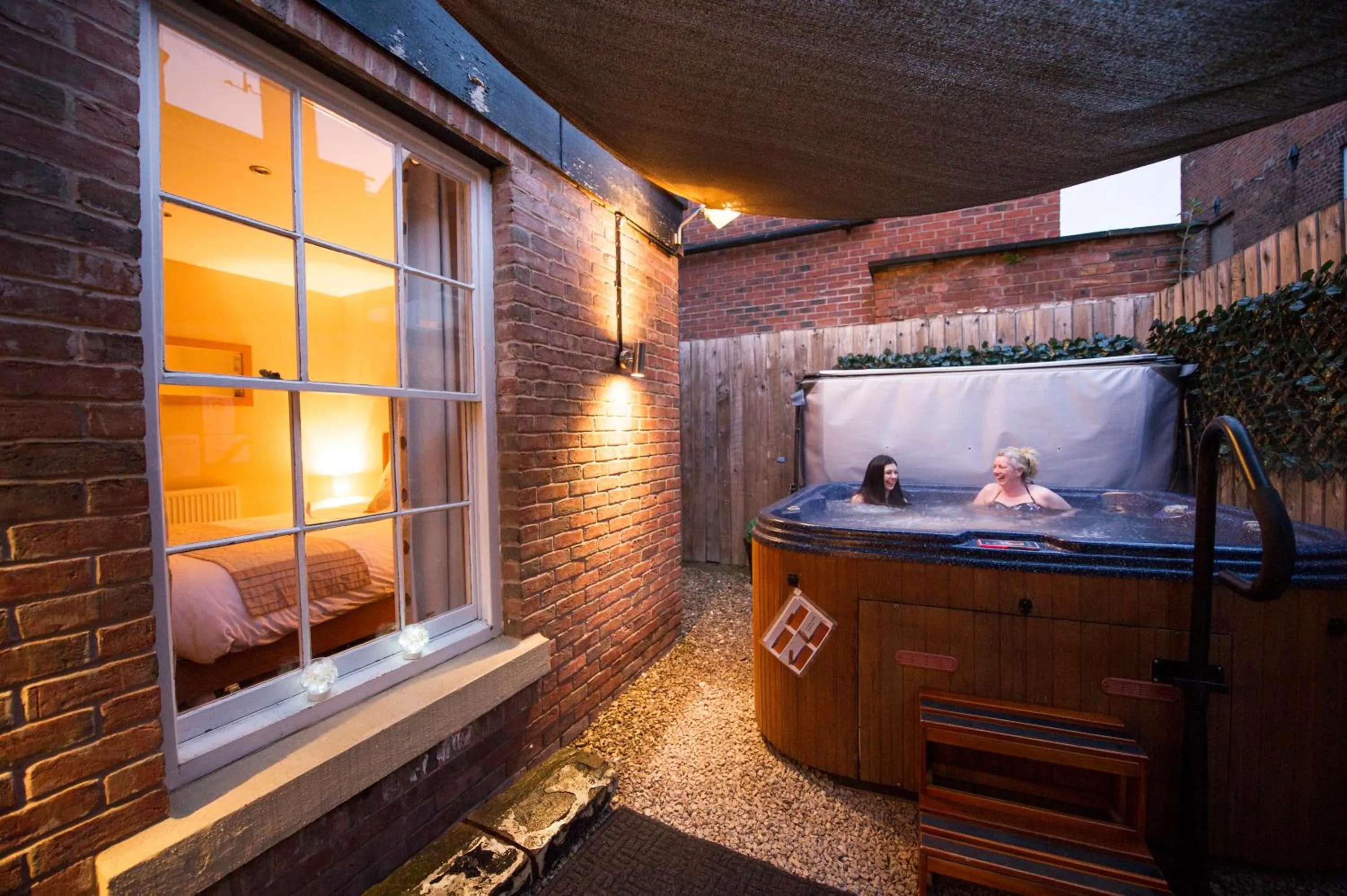 Hot Tub in Chester Apartments