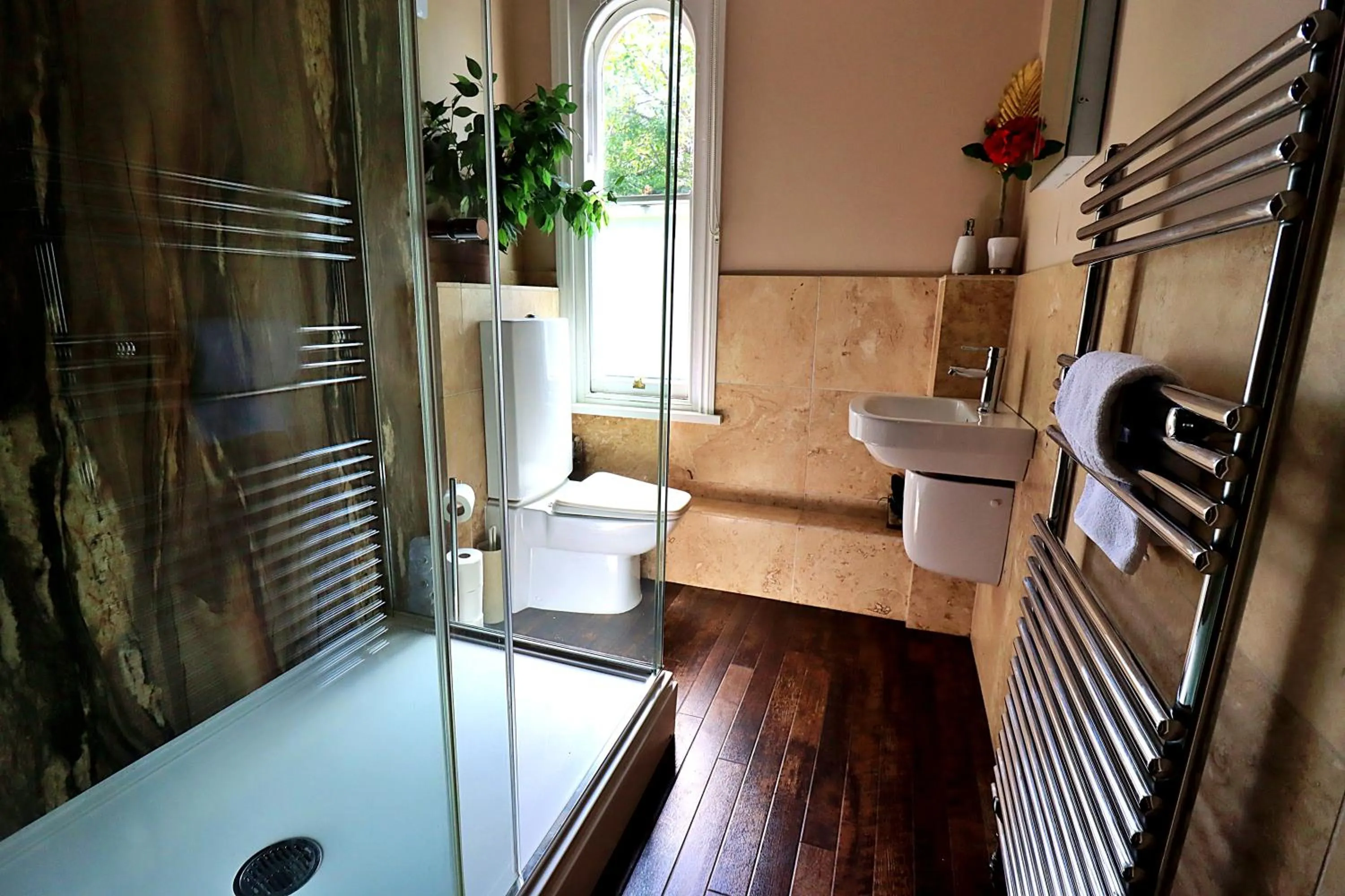 Bathroom in Chester Apartments