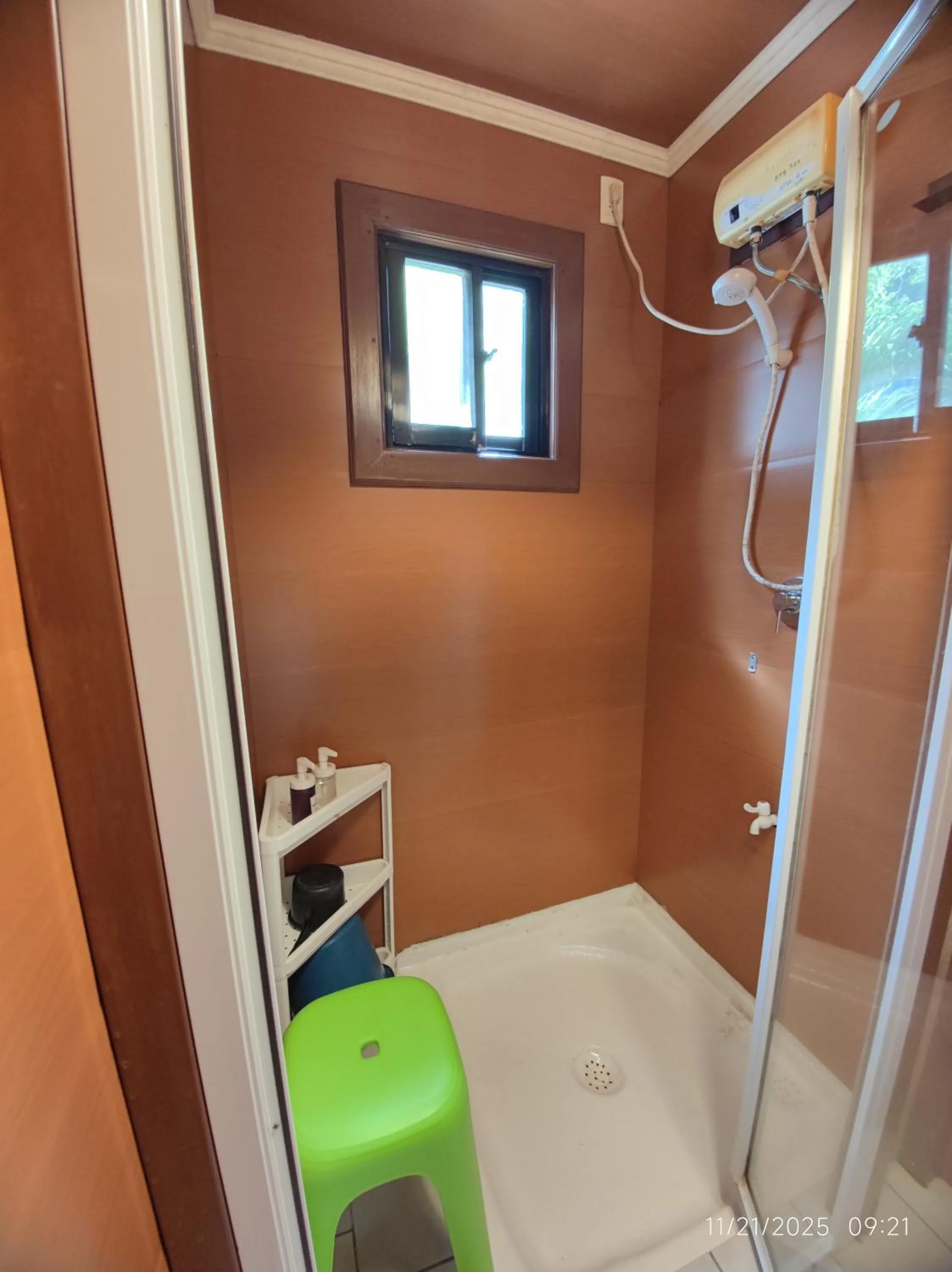 Bathroom in Ferellee Beach Front Inn