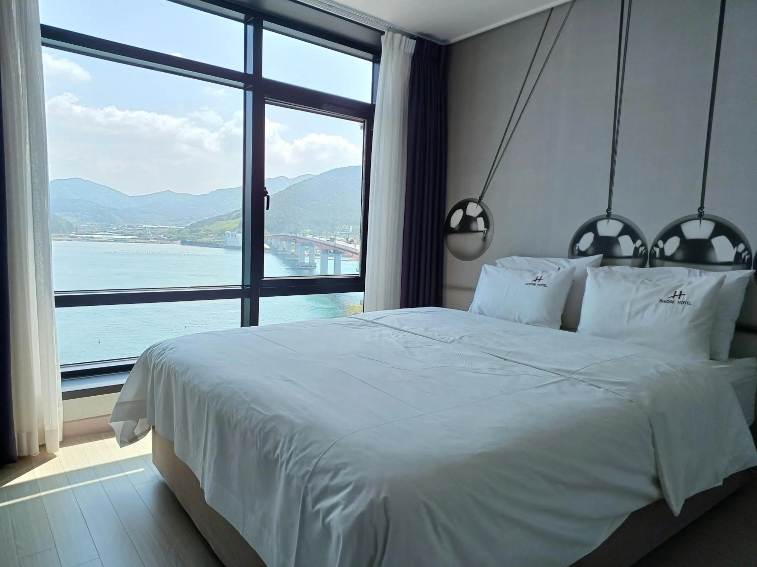 Bed in Tongyeong Bridge Hotel
