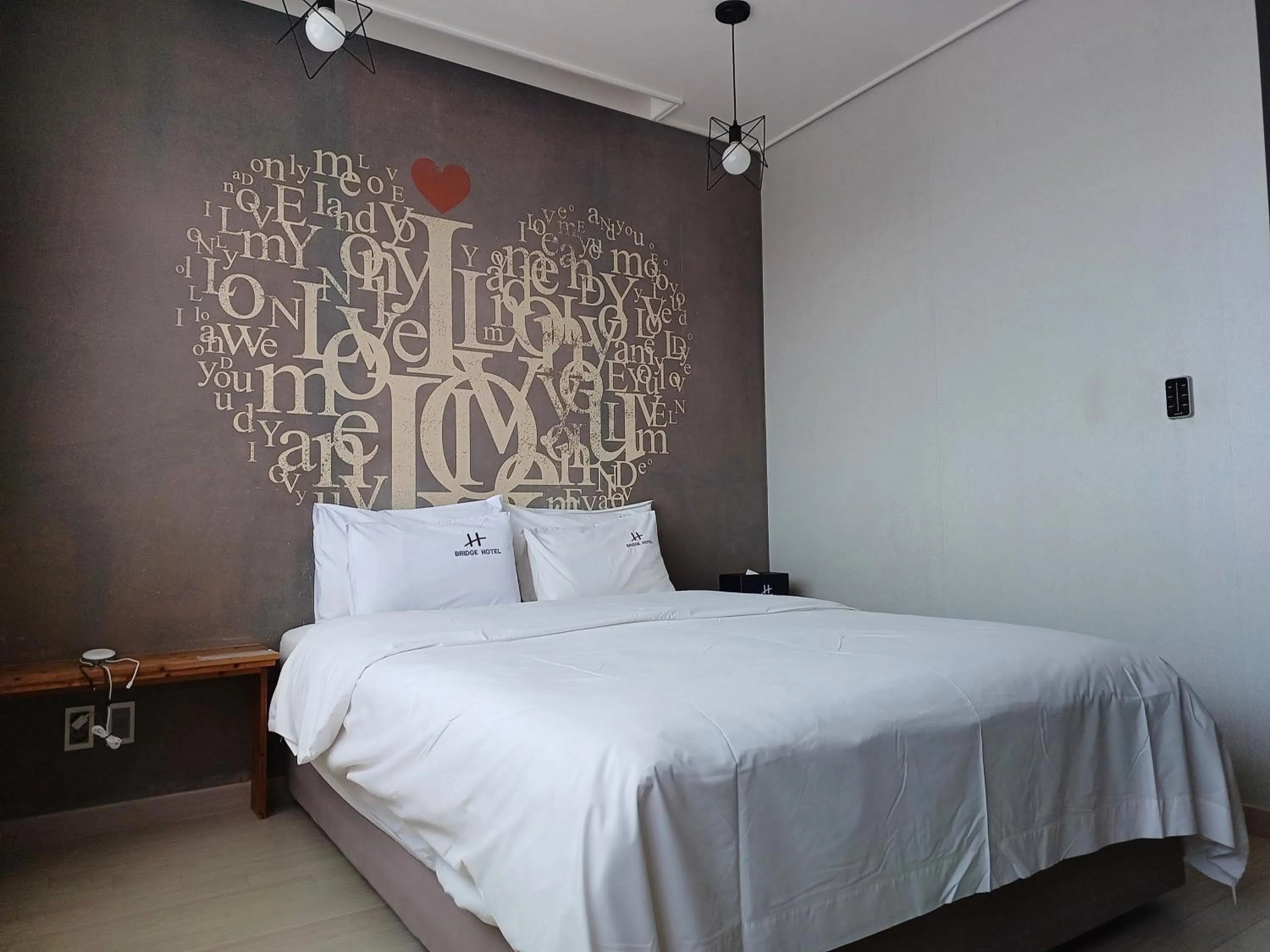 Bed in Tongyeong Bridge Hotel