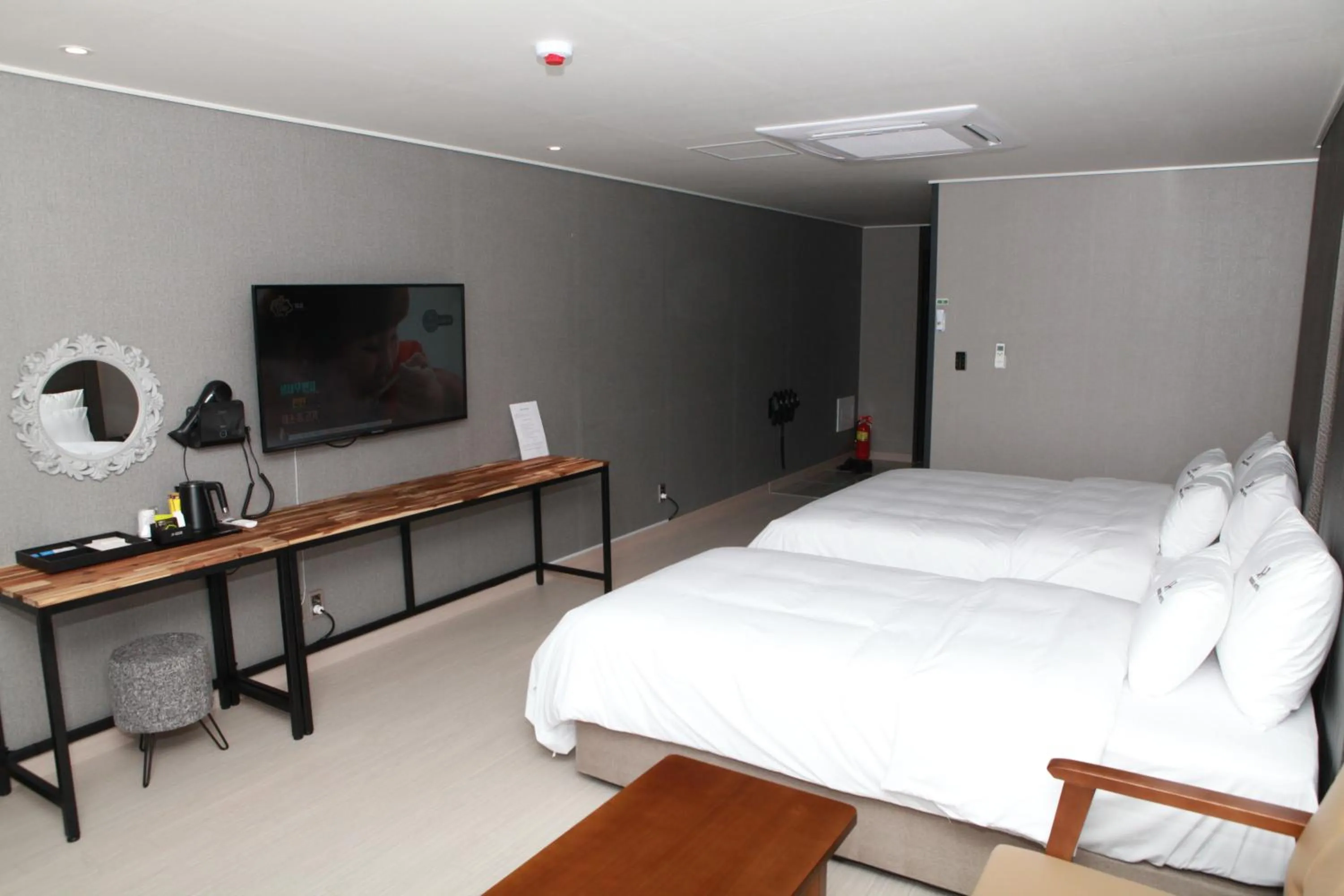 Bed in Tongyeong Bridge Hotel