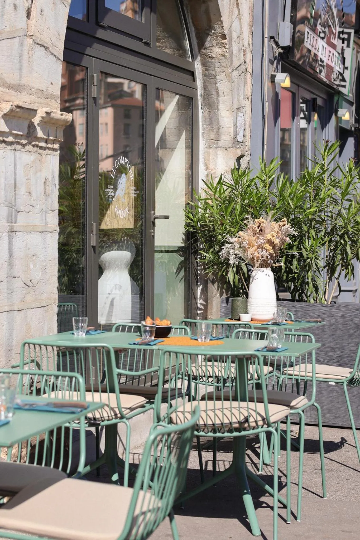 Balcony/Terrace in Le Phénix Hôtel